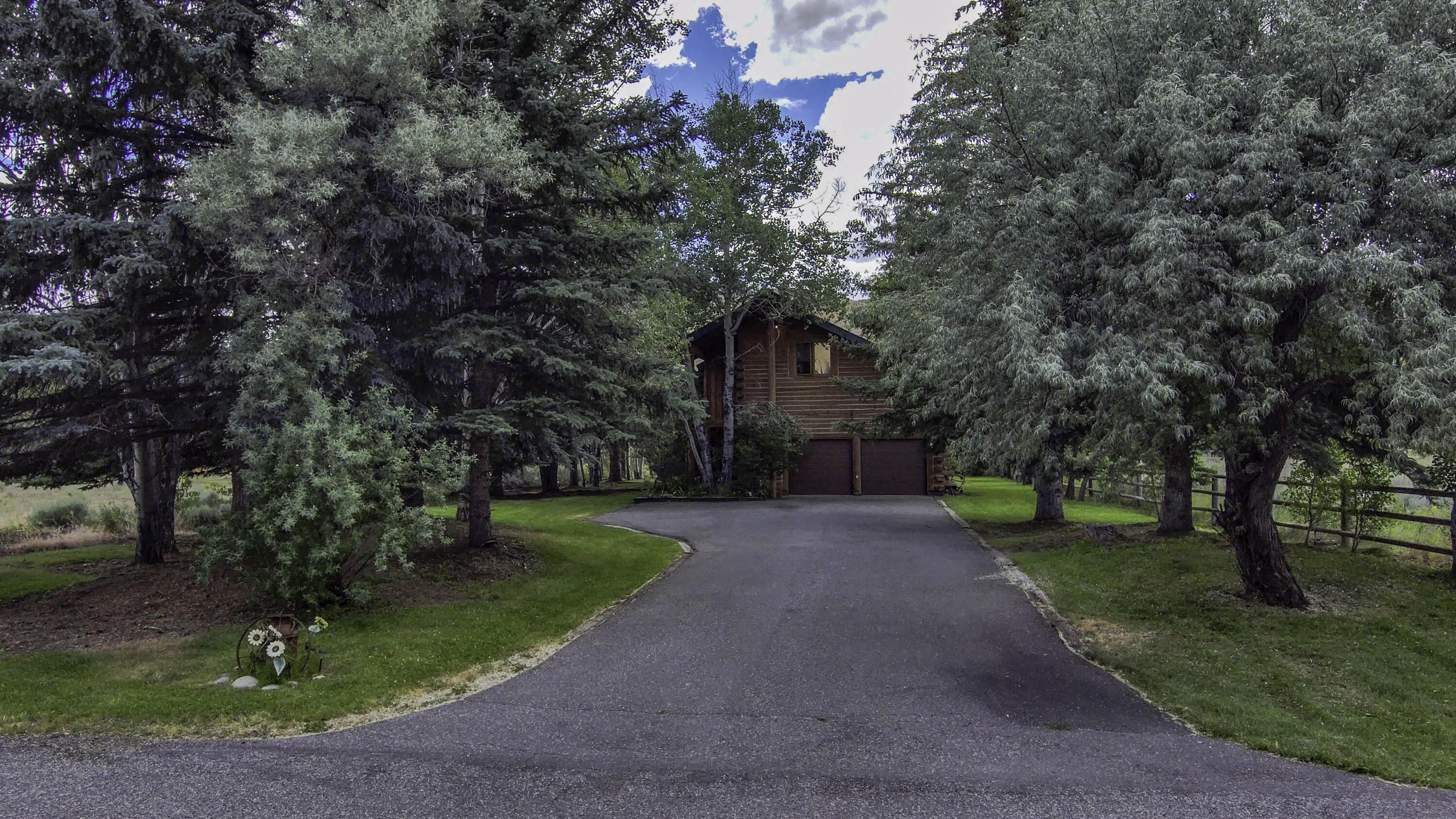 209 ALTURAS Dr