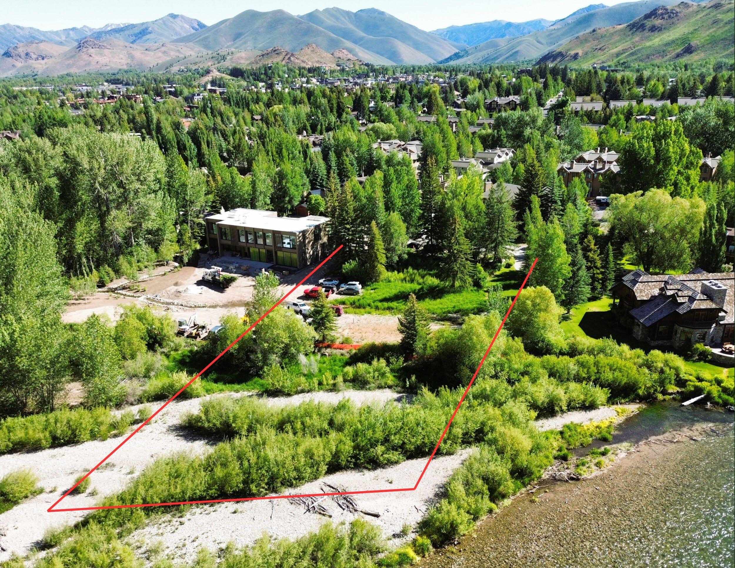440 Wood River Dr Property Photo 3