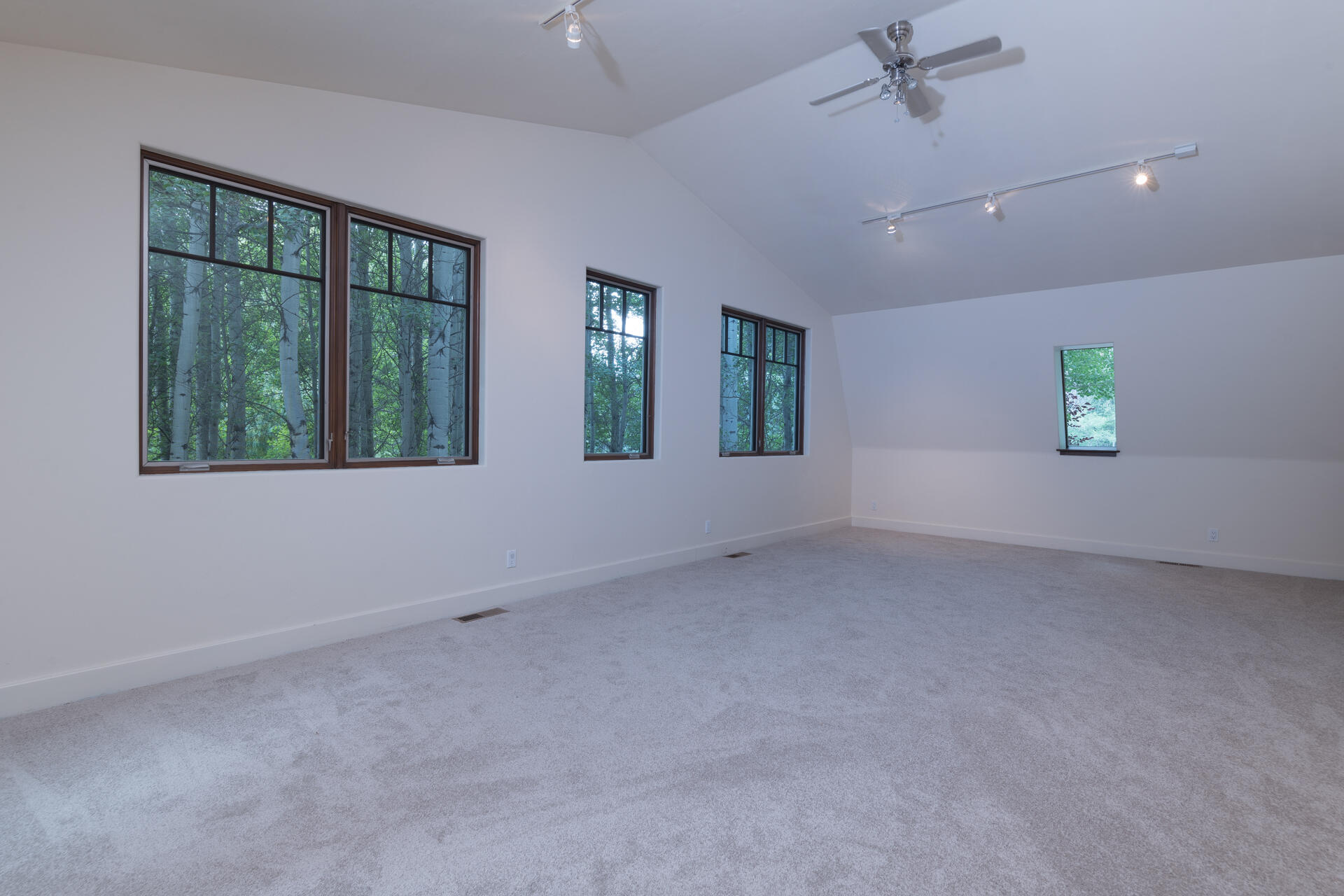 1051 Triumph Dr Property Photo 16