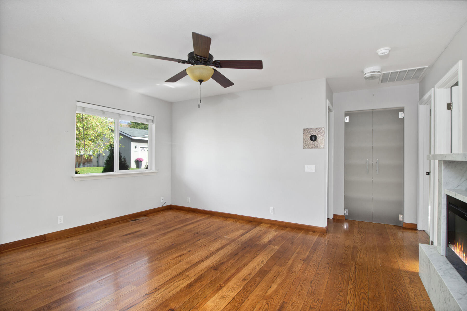 2670 Woodside Blvd Property Photo 2