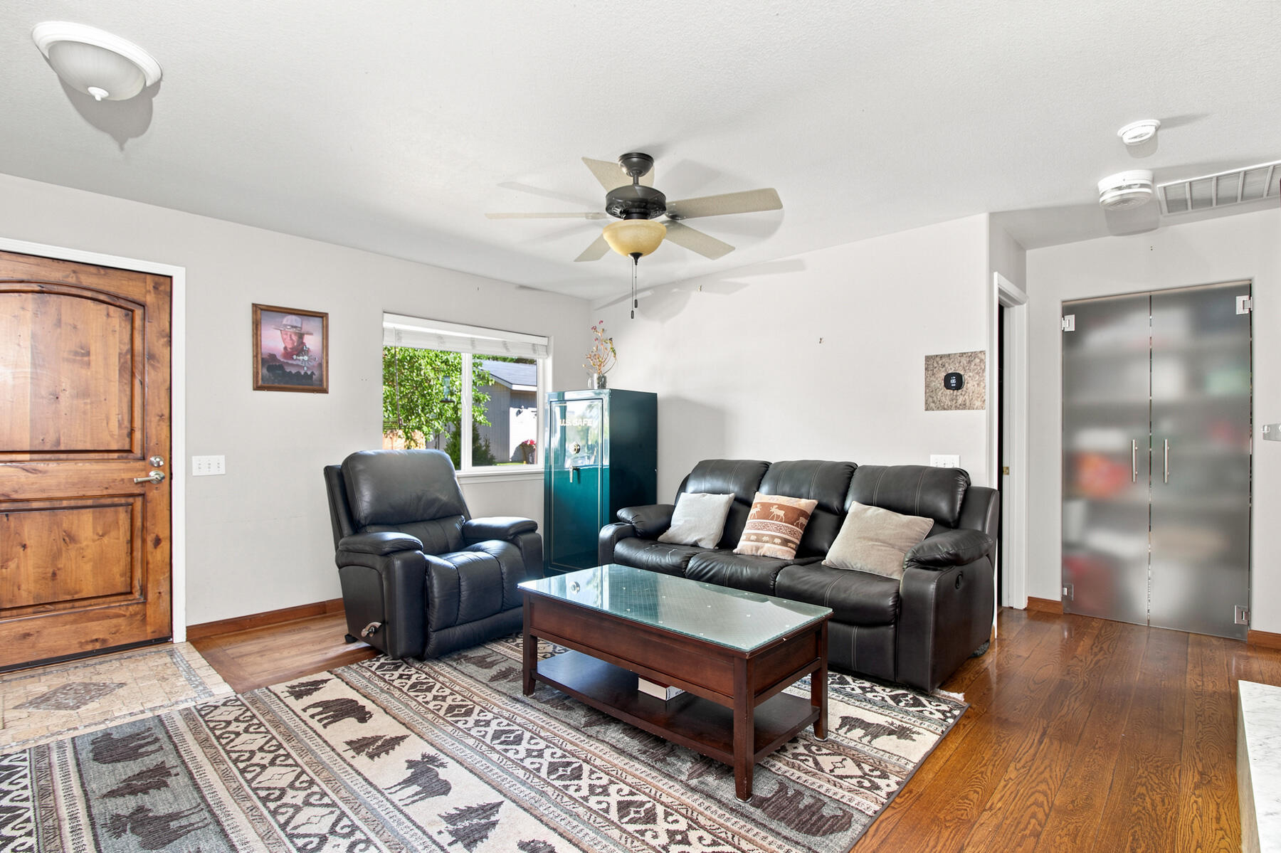 2670 Woodside Blvd Property Photo 3