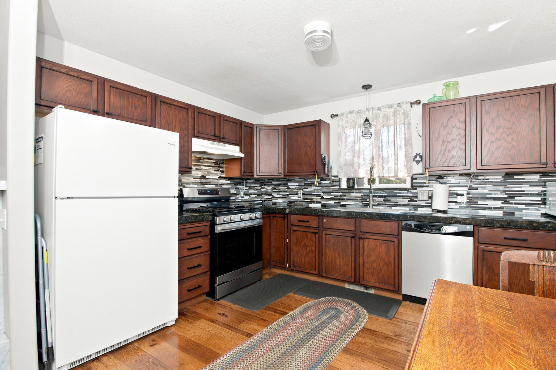 2670 Woodside Blvd Property Photo 5