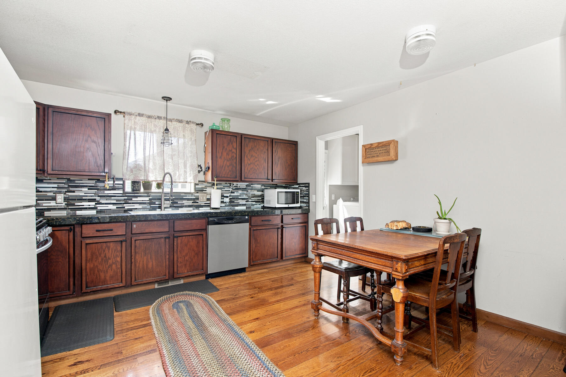 2670 Woodside Blvd Property Photo 6