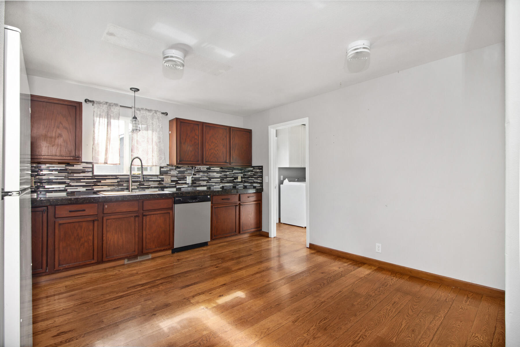 2670 Woodside Blvd Property Photo 6