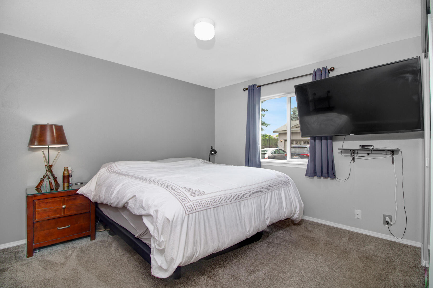 2670 Woodside Blvd Property Photo 8