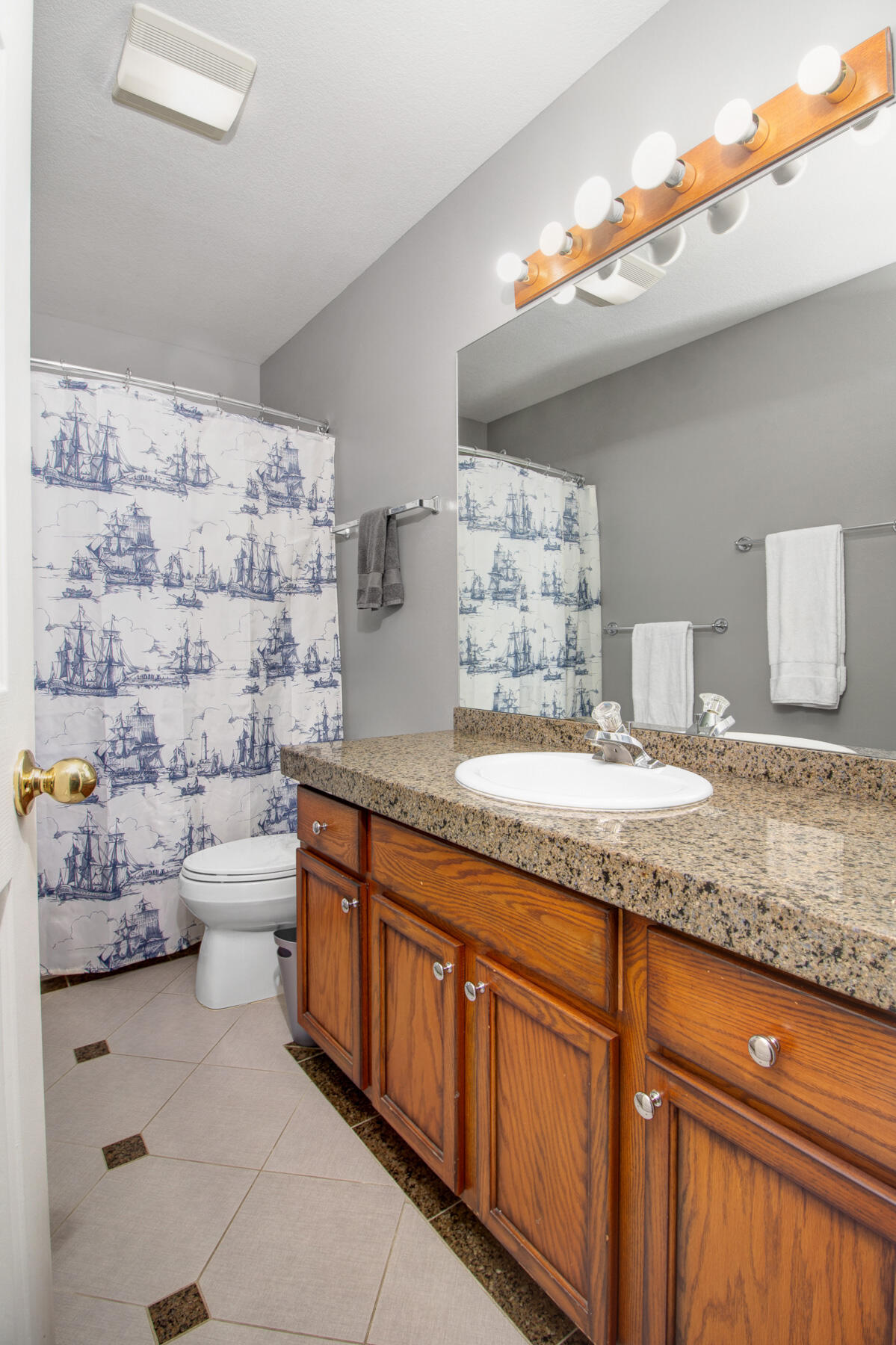 2670 Woodside Blvd Property Photo 12