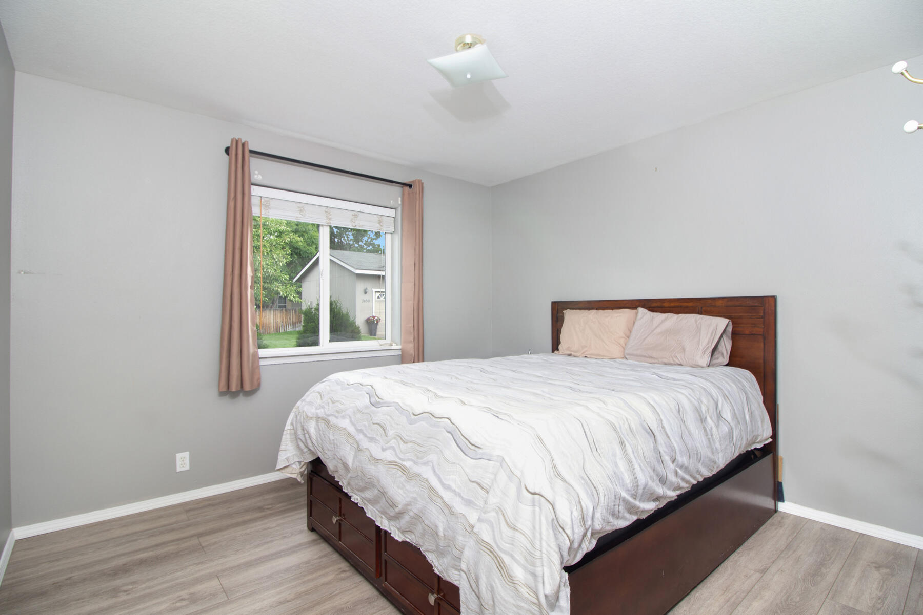 2670 Woodside Blvd Property Photo 13