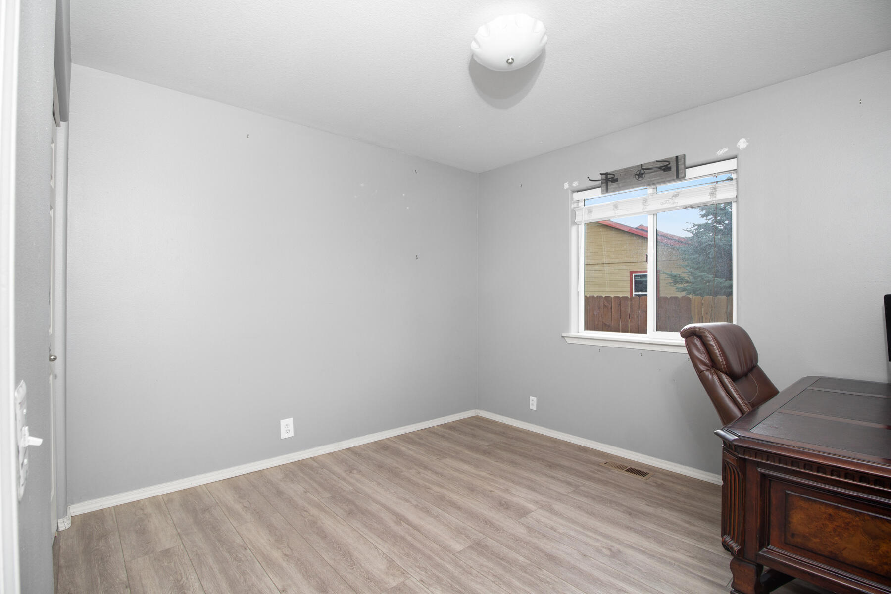 2670 Woodside Blvd Property Photo 15