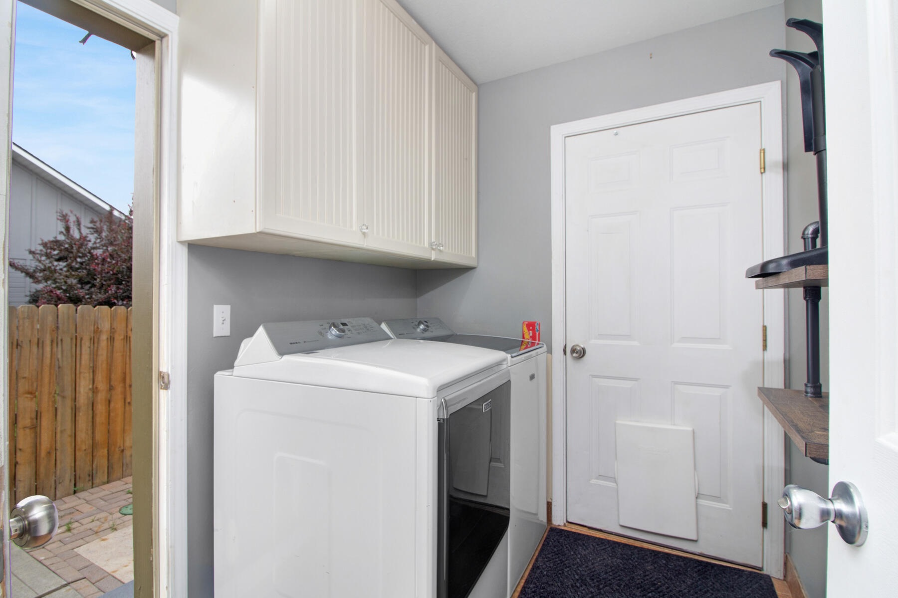 2670 Woodside Blvd Property Photo 16