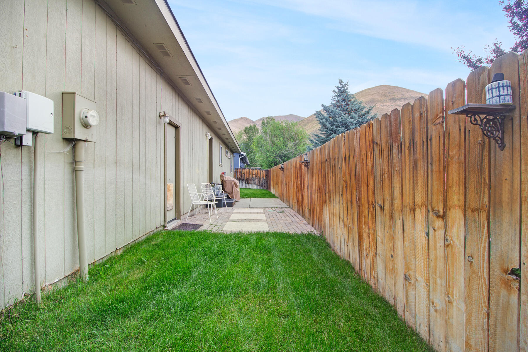 2670 Woodside Blvd Property Photo 18