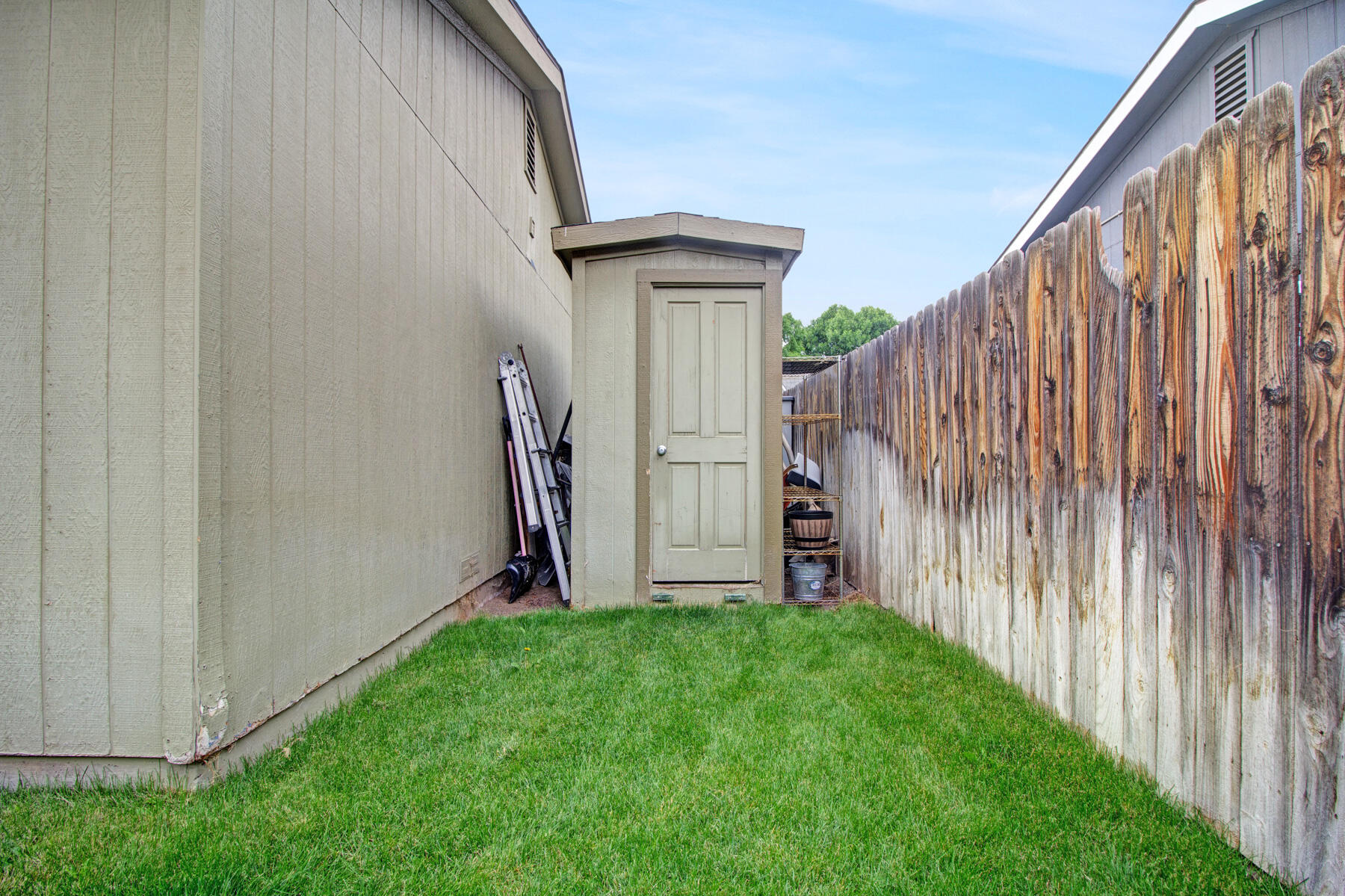 2670 Woodside Blvd Property Photo 19