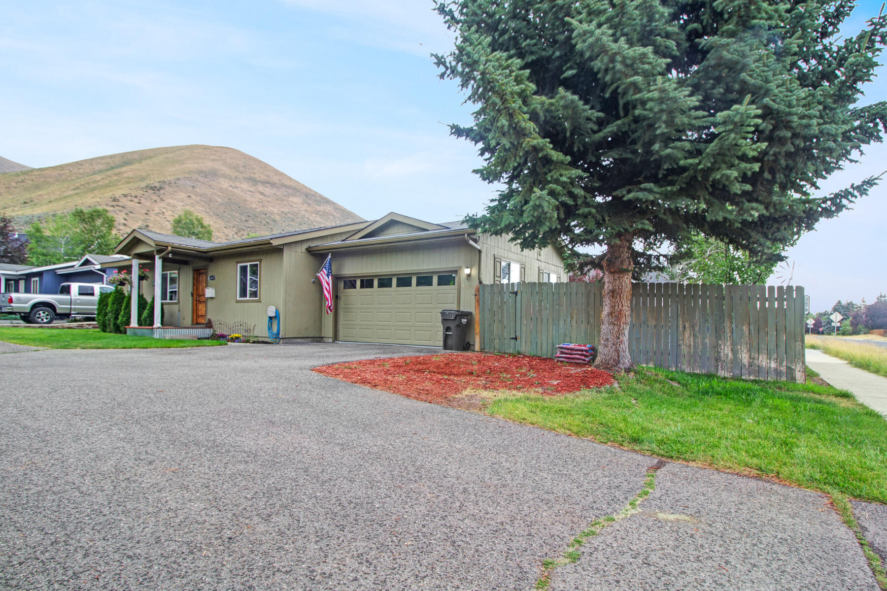 2670 Woodside Blvd Property Photo 20