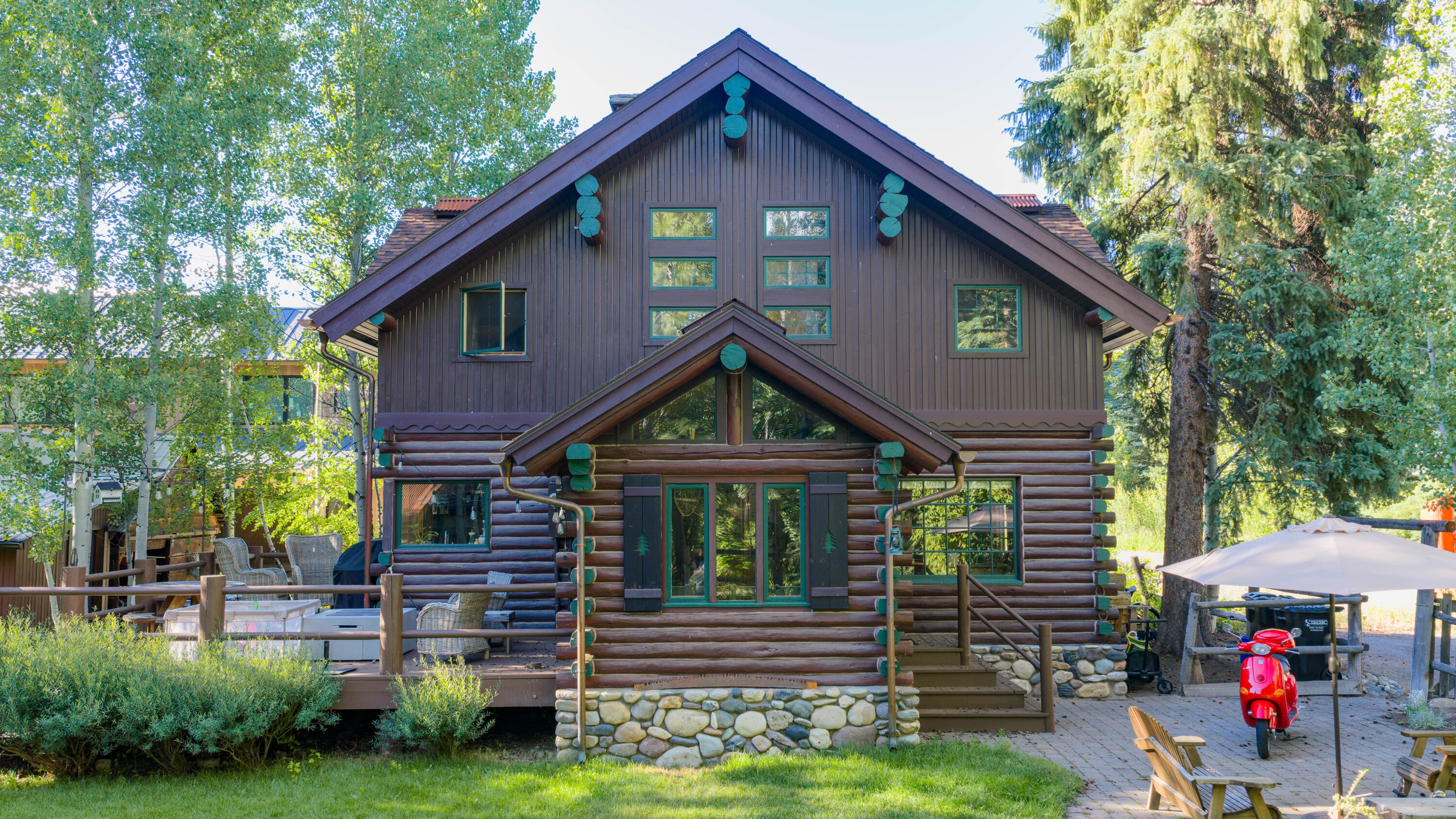 712 Wood River Dr