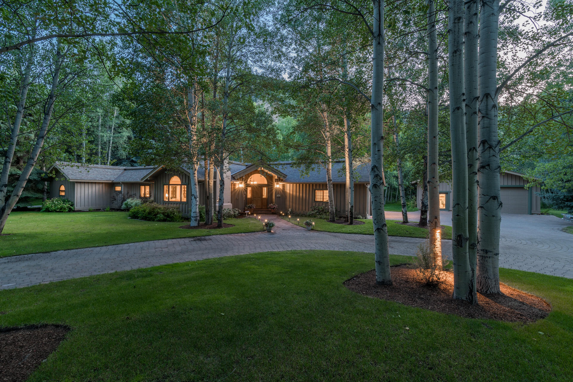 121 Aspen Hollow Rd Property Photo 1