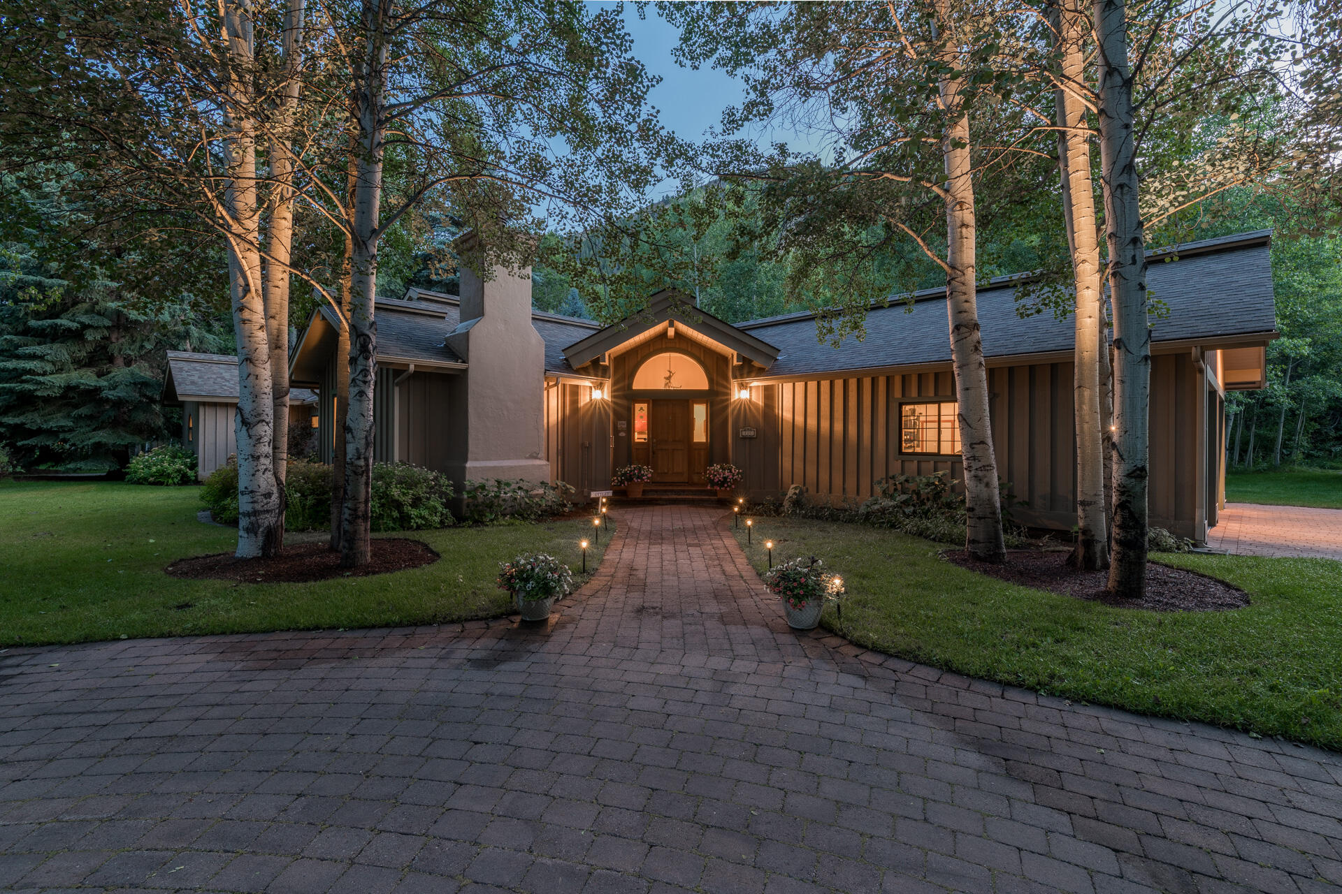 121 Aspen Hollow Rd Property Photo 2