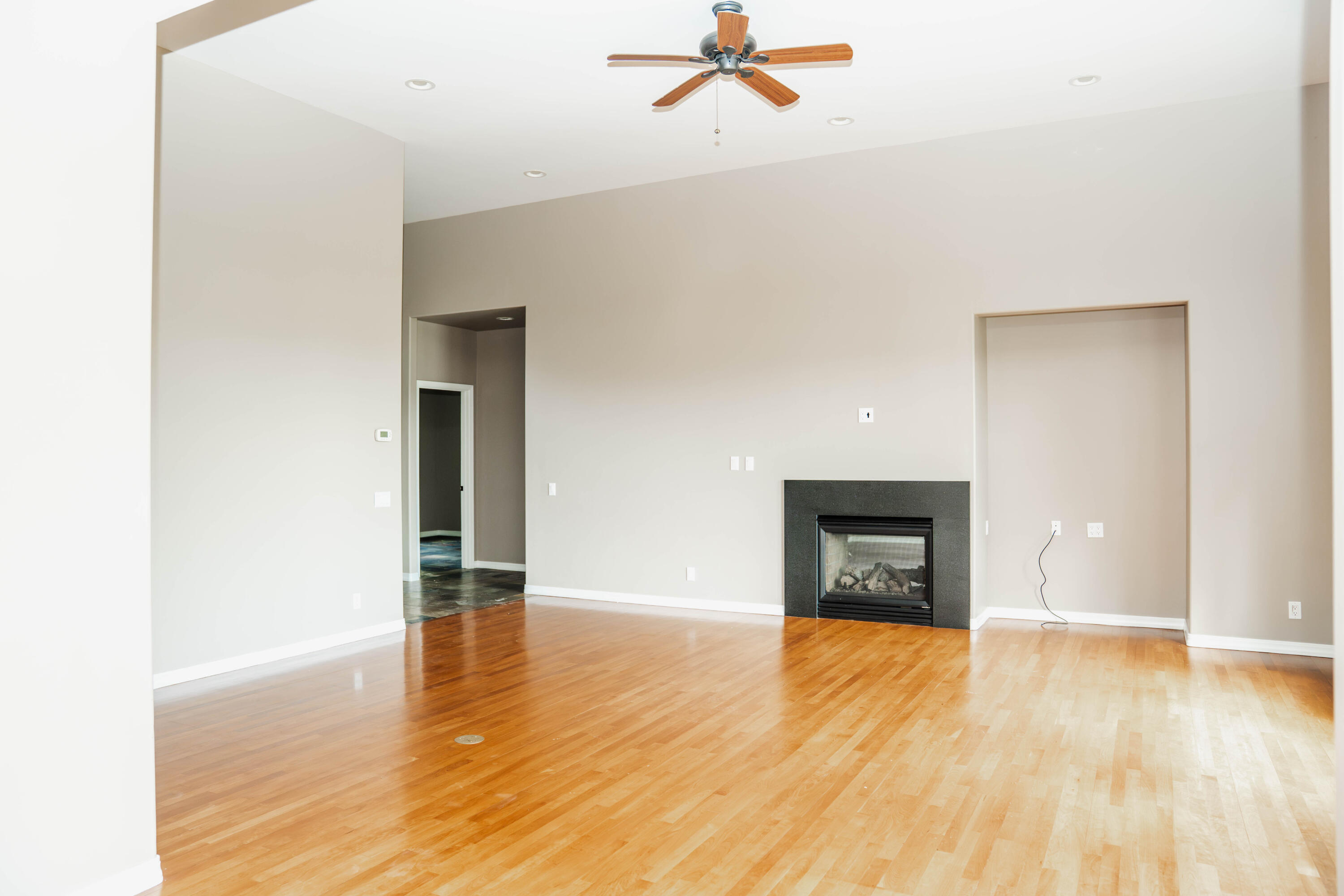 381 Parkside Dr Property Photo 6