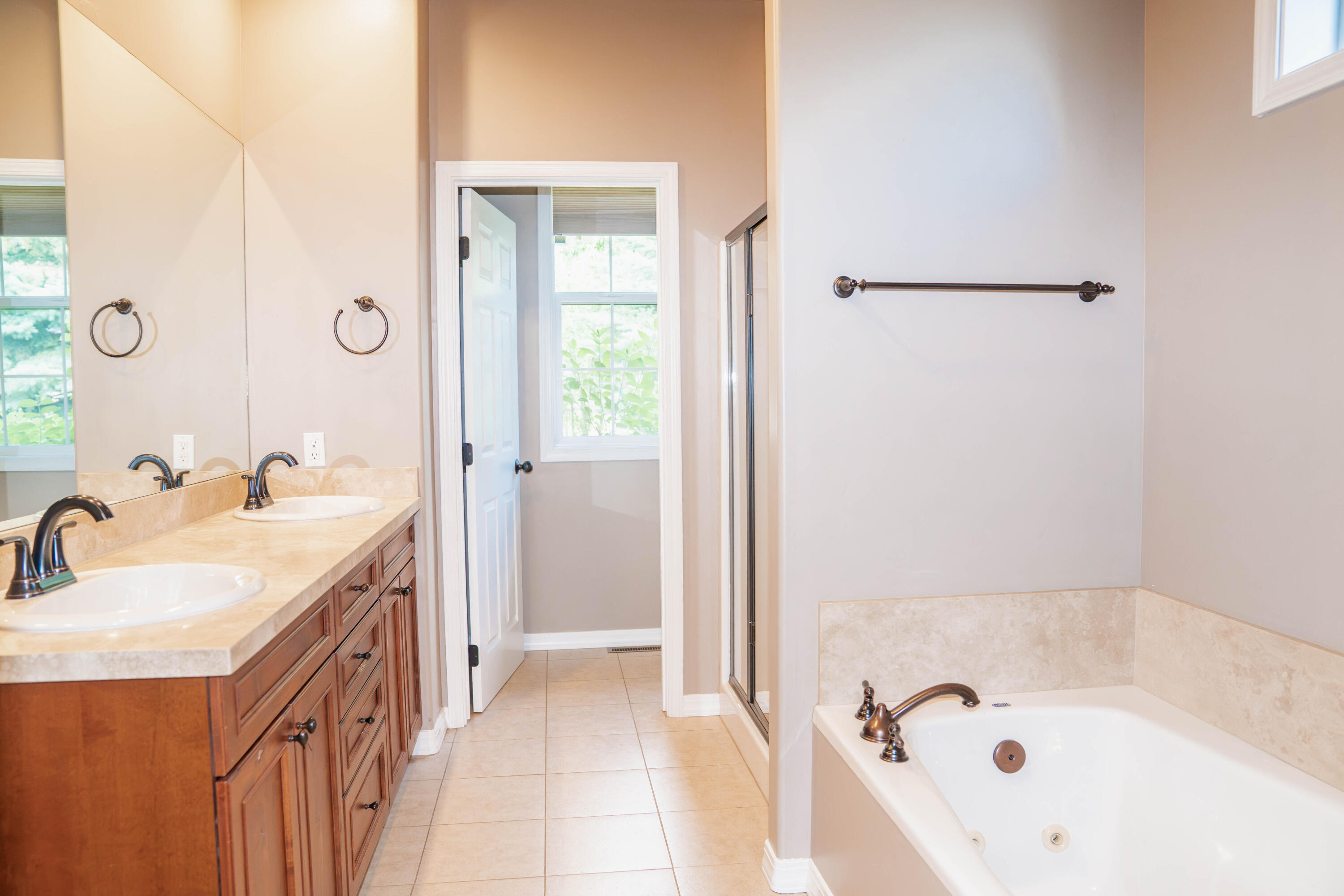 381 Parkside Dr Property Photo 10