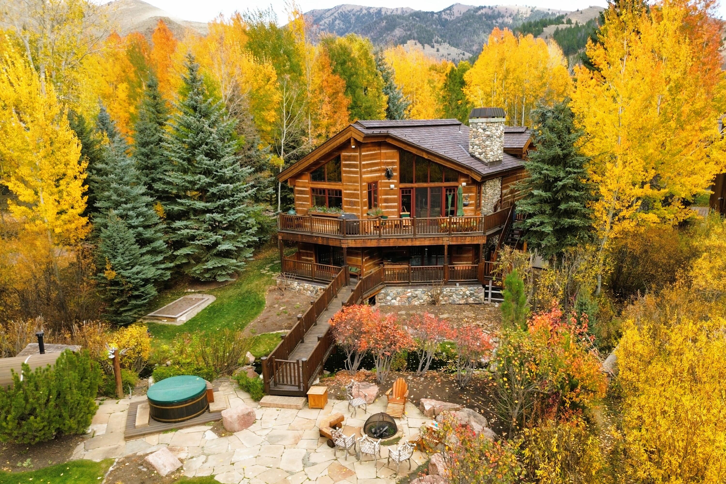 225 Eagle Creek Loop Property Photo 1