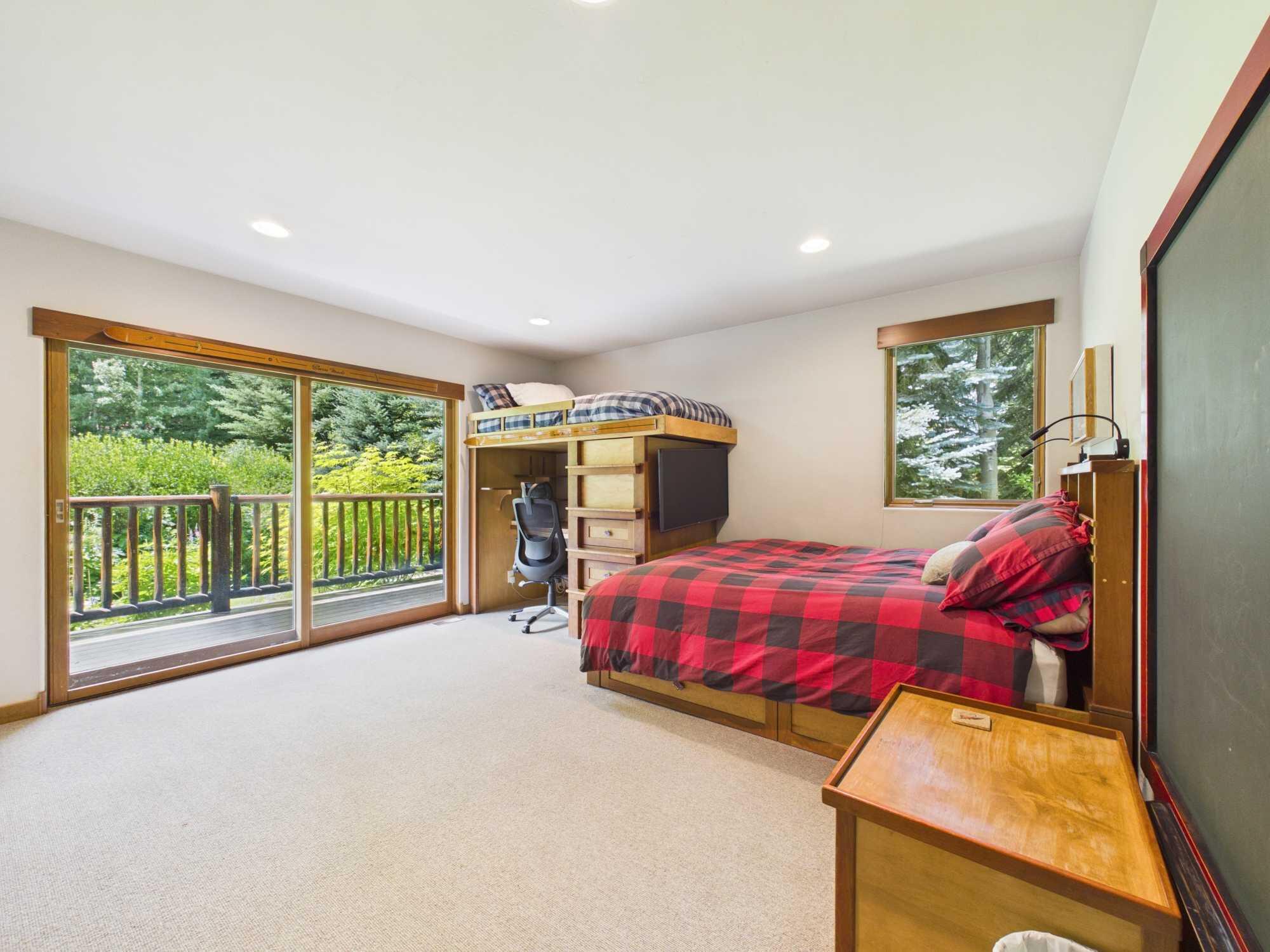 225 Eagle Creek Loop Property Photo 23