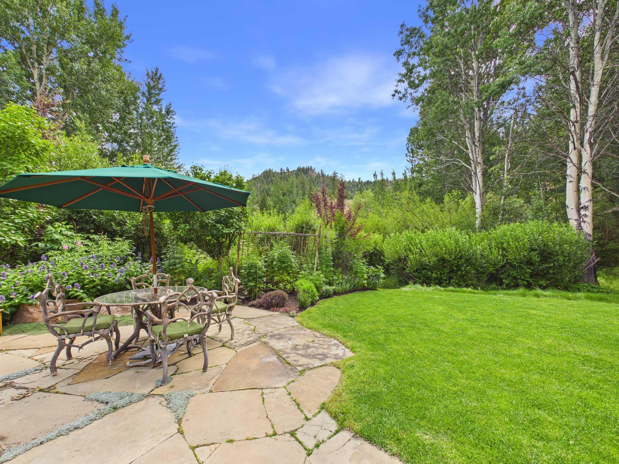 225 Eagle Creek Loop Property Photo 28