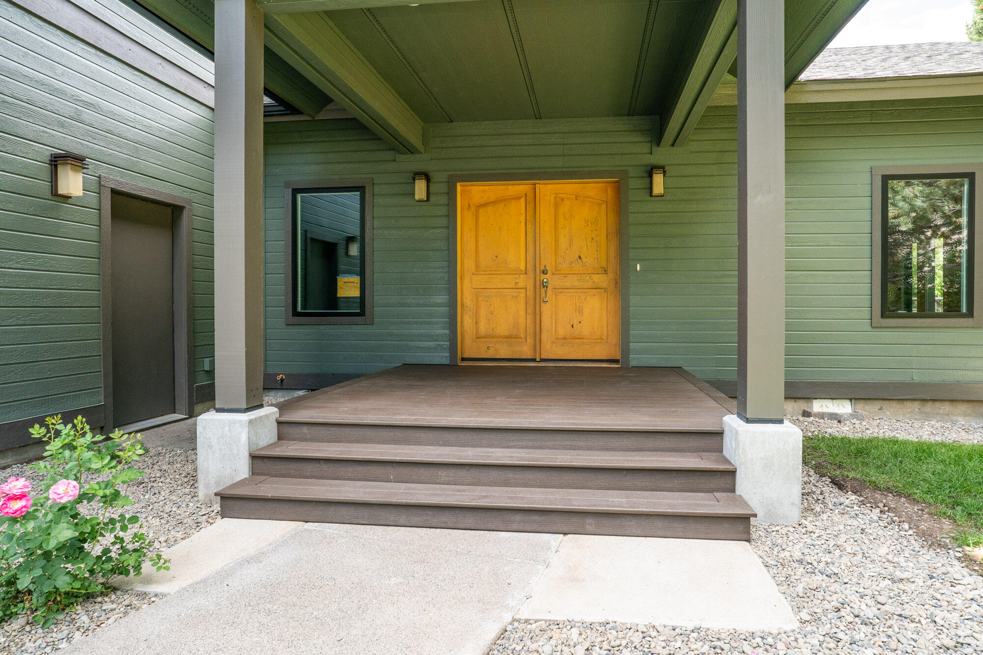 320 Deerwood Dr Property Photo 3