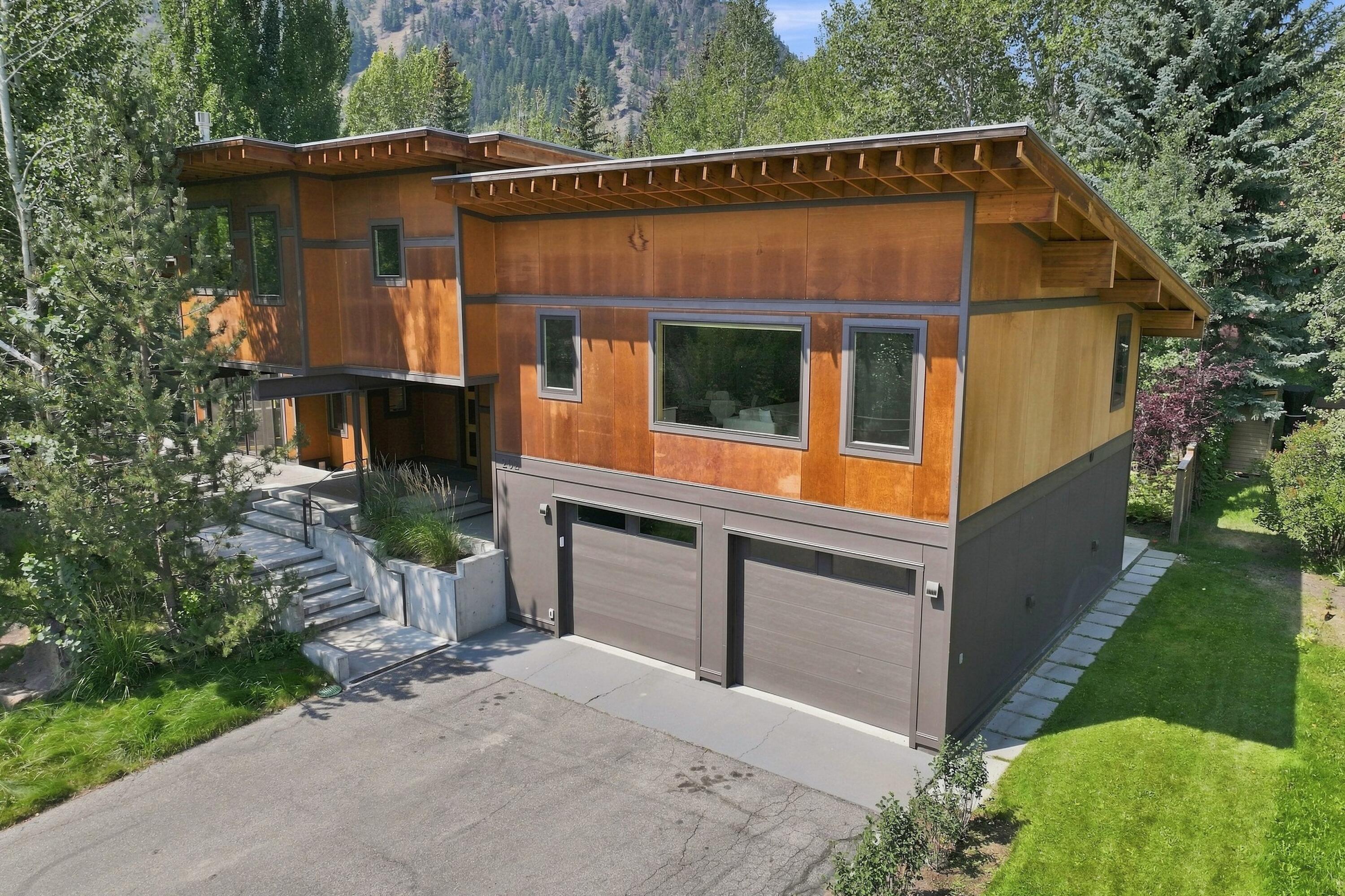 202 Broadway Blvd