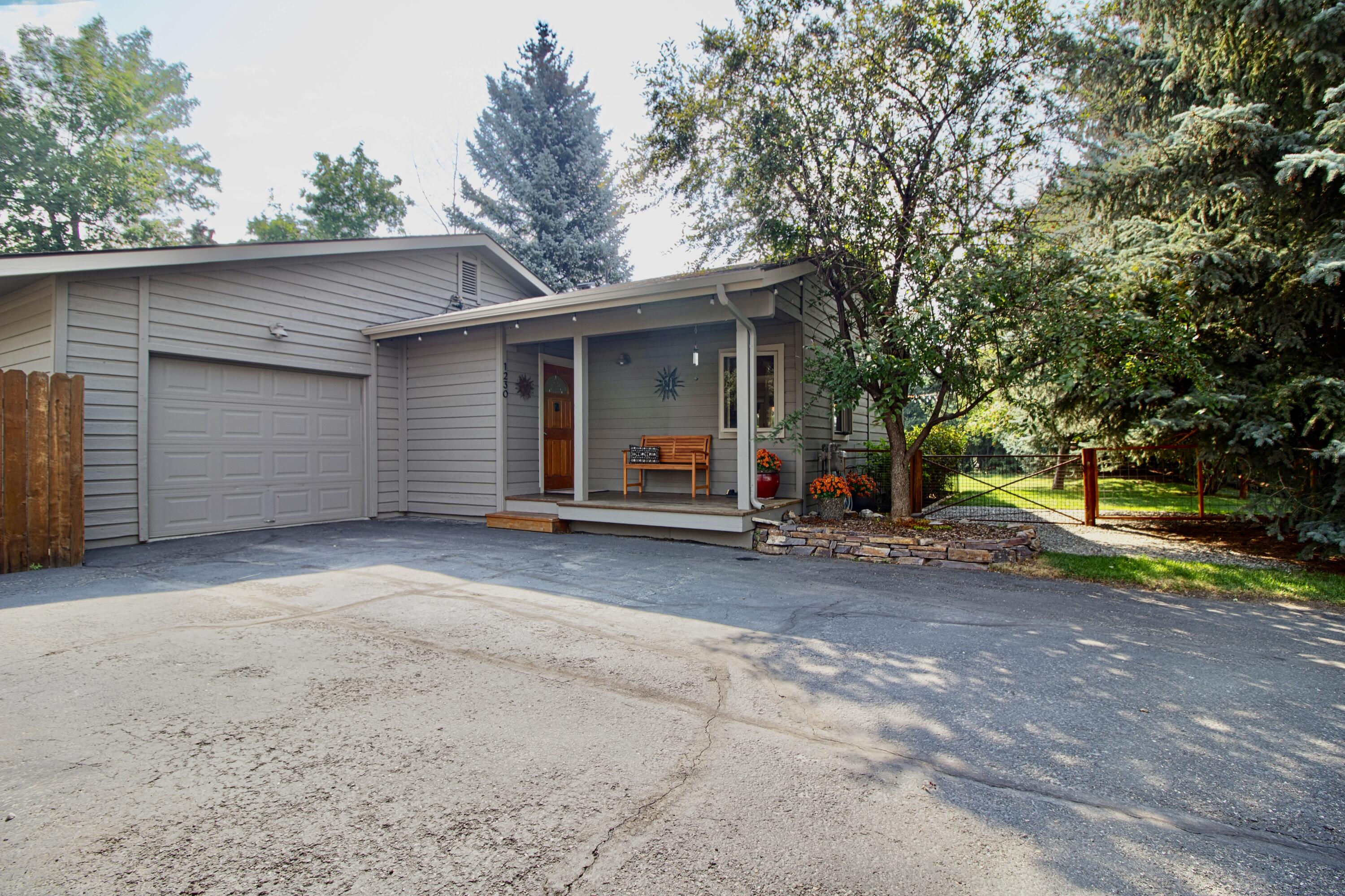 1230 Creekside Dr Property Photo 1
