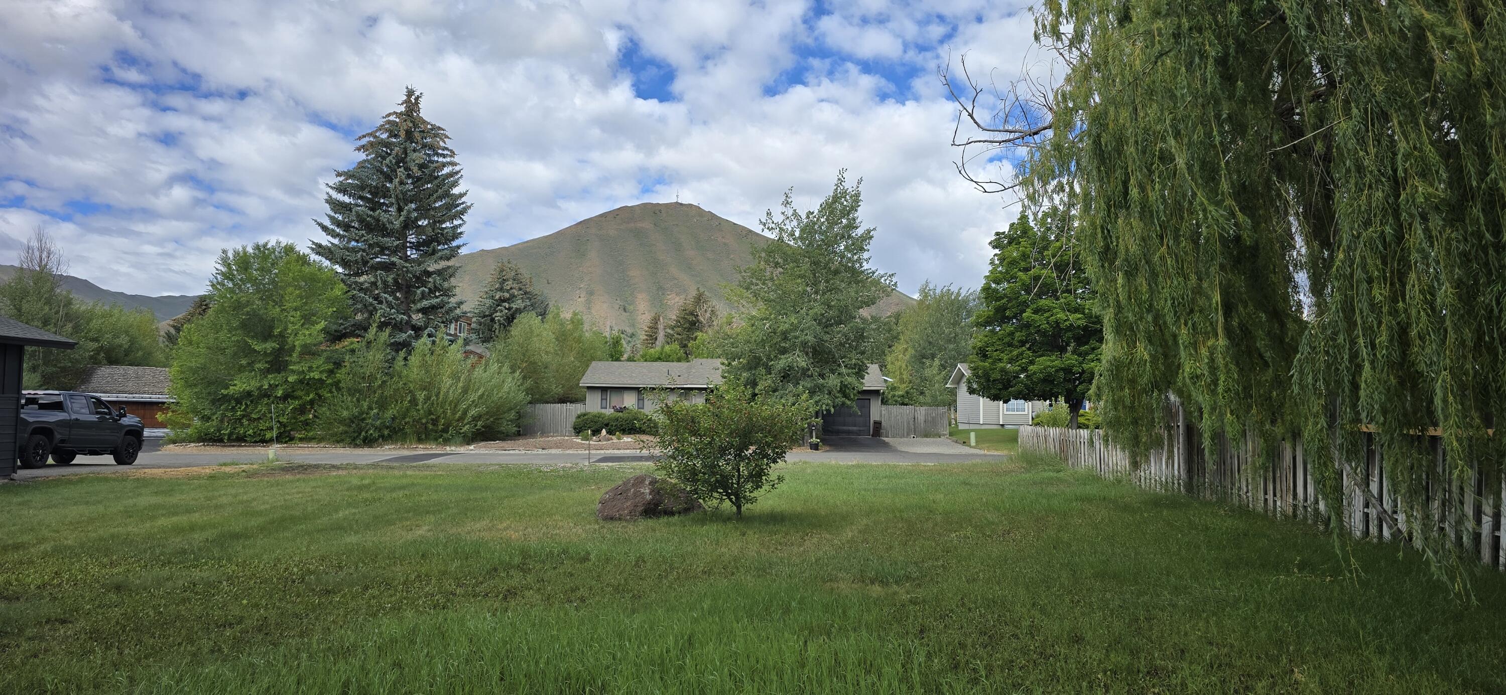 1200 Baldy View Dr Property Photo 1