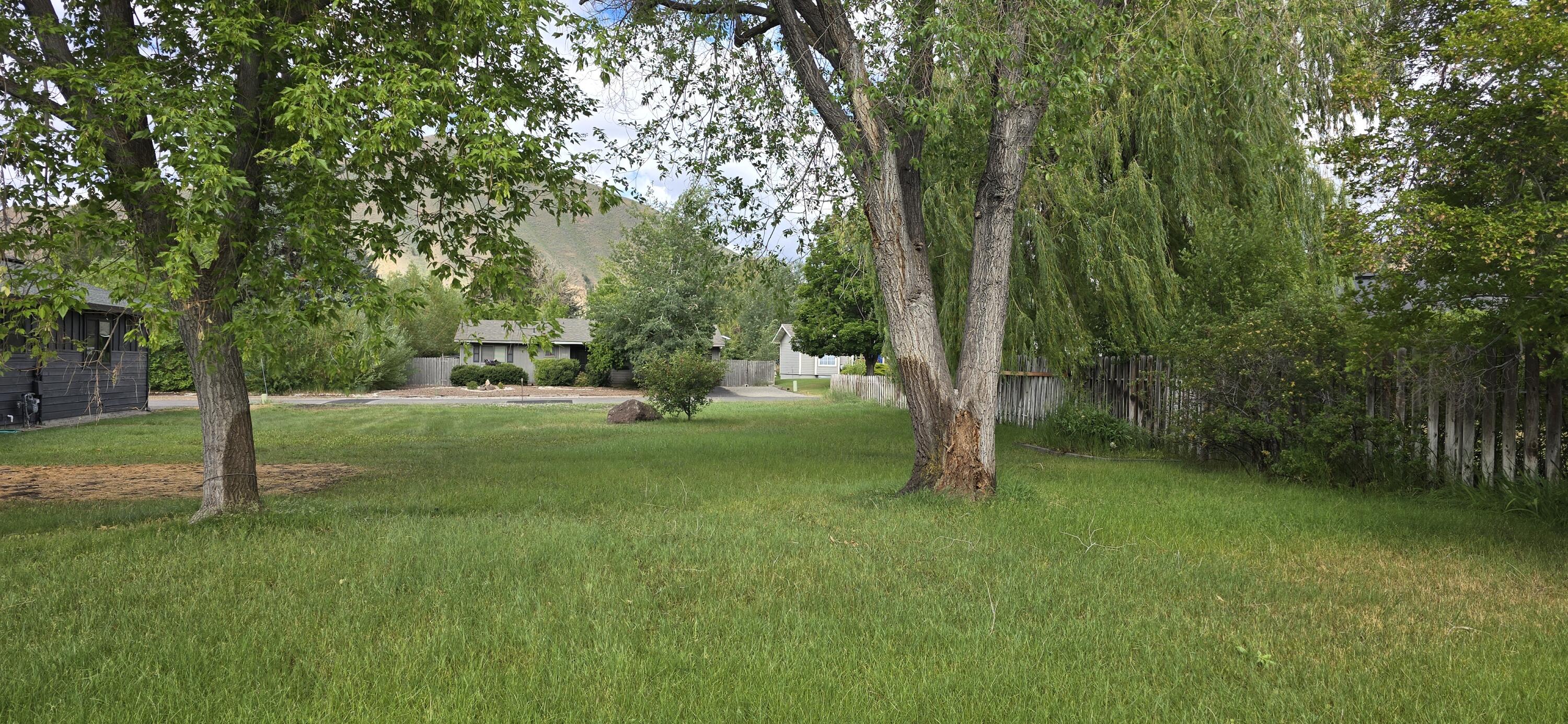 1200 Baldy View Dr Property Photo 2