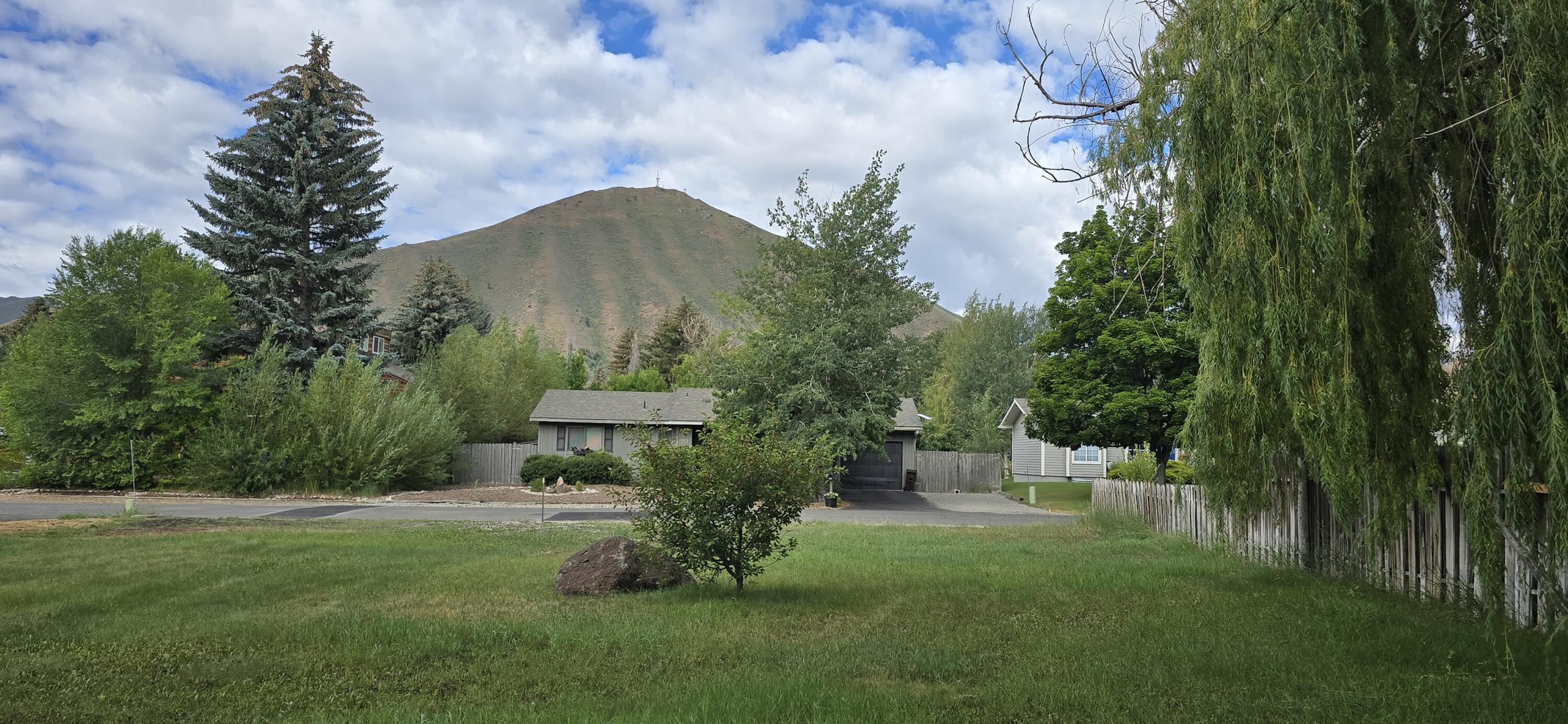 1200 Baldy View Dr Property Photo 8