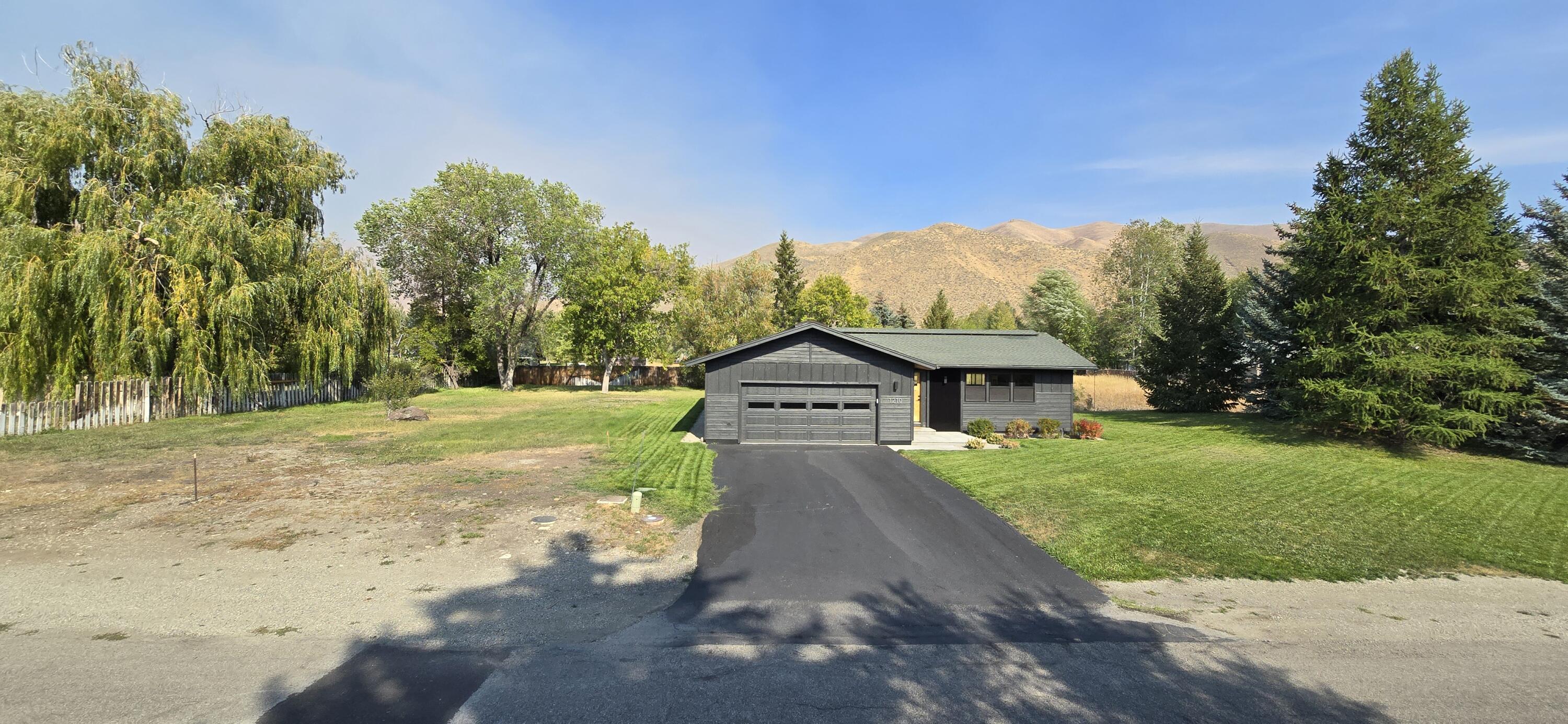 1200 Baldy View Dr Property Photo 9