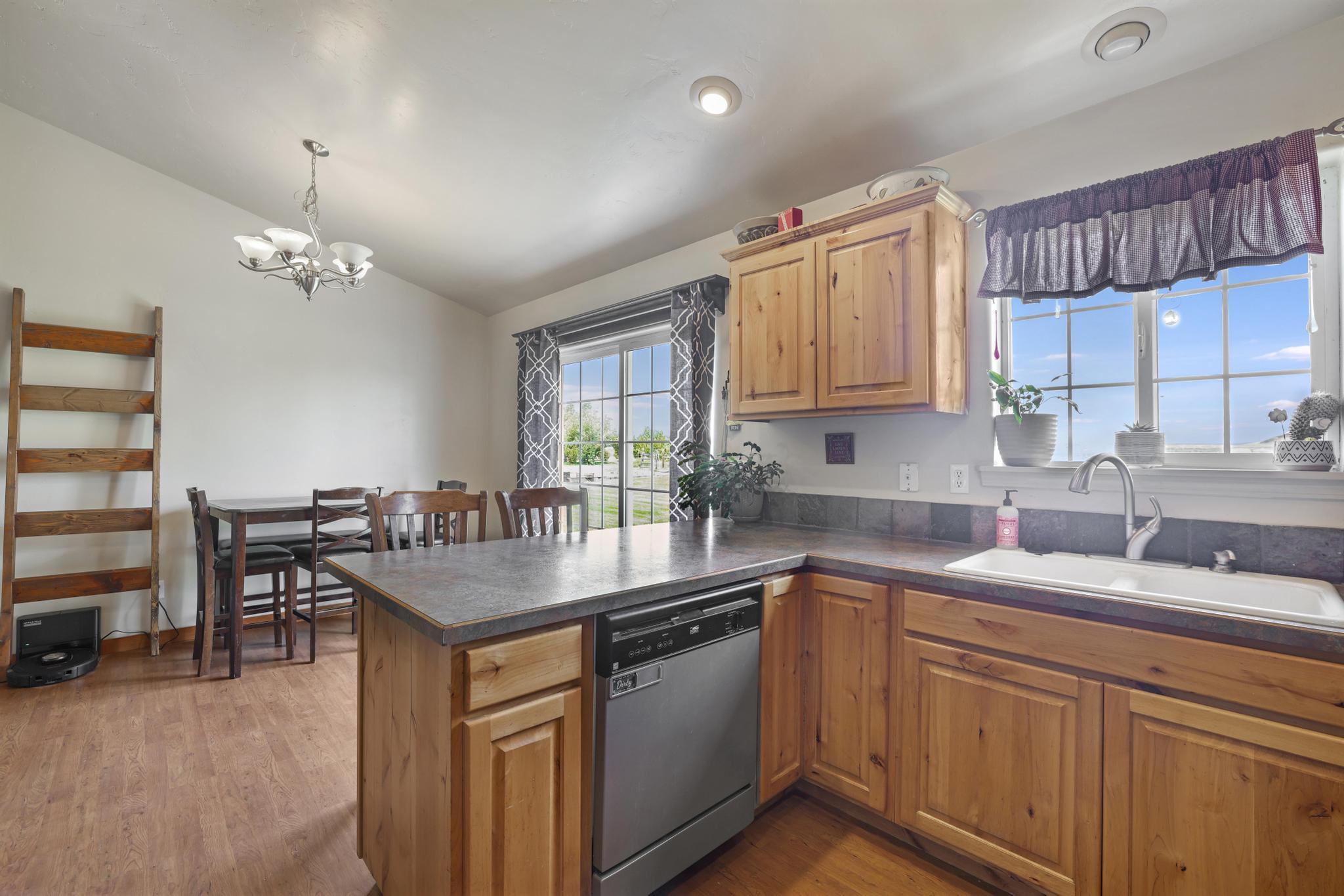 272 Primrose Way Property Photo 7