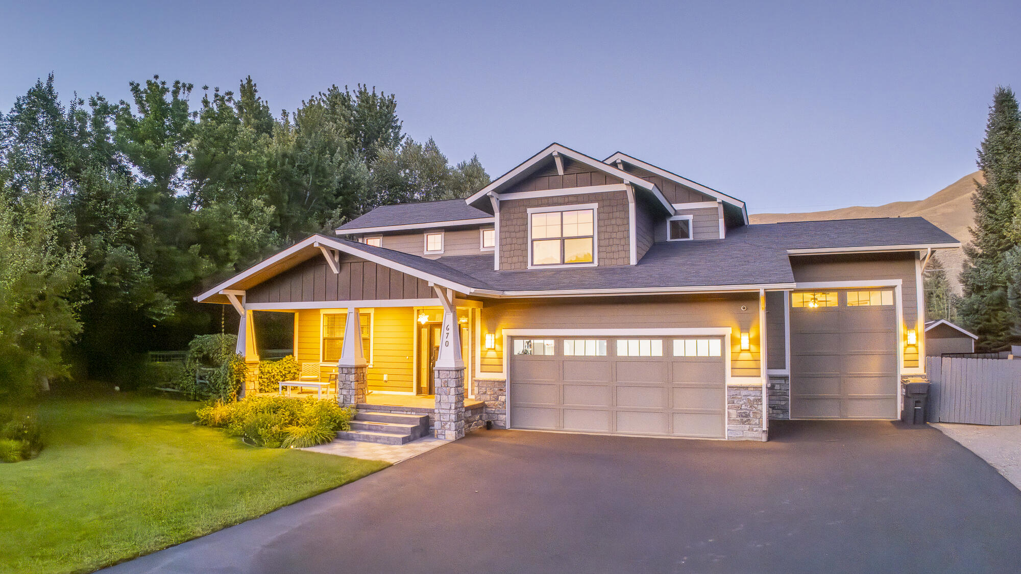 670 Kintail Dr Property Photo 1
