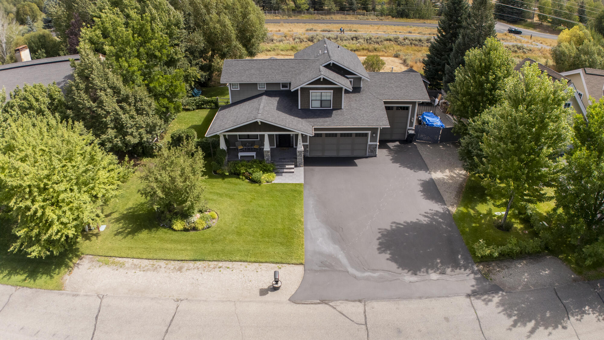 670 Kintail Dr Property Photo 39