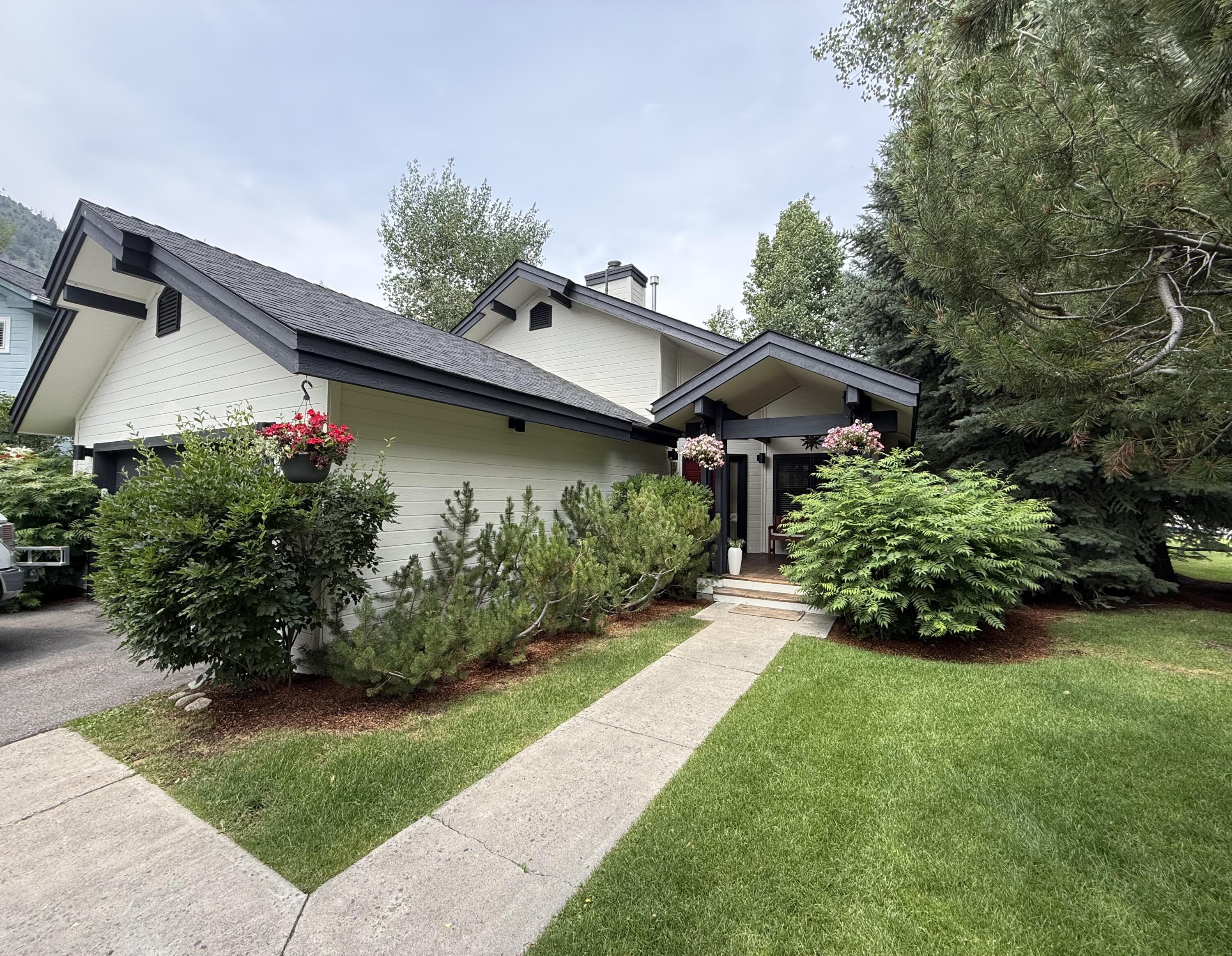401 Evergreen Lane