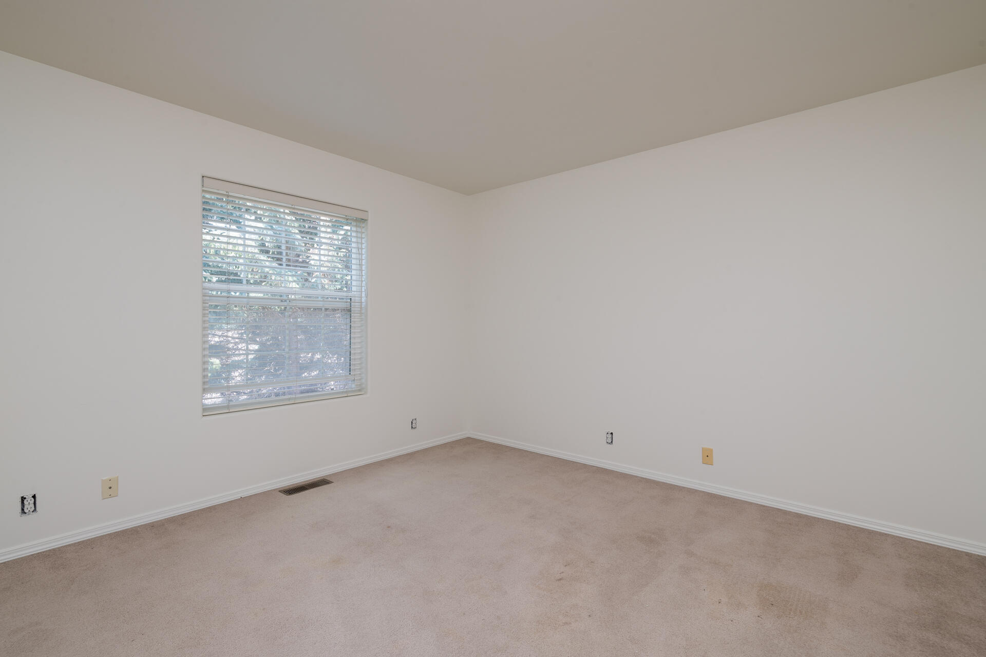 431 Calumet Ct Property Photo 14