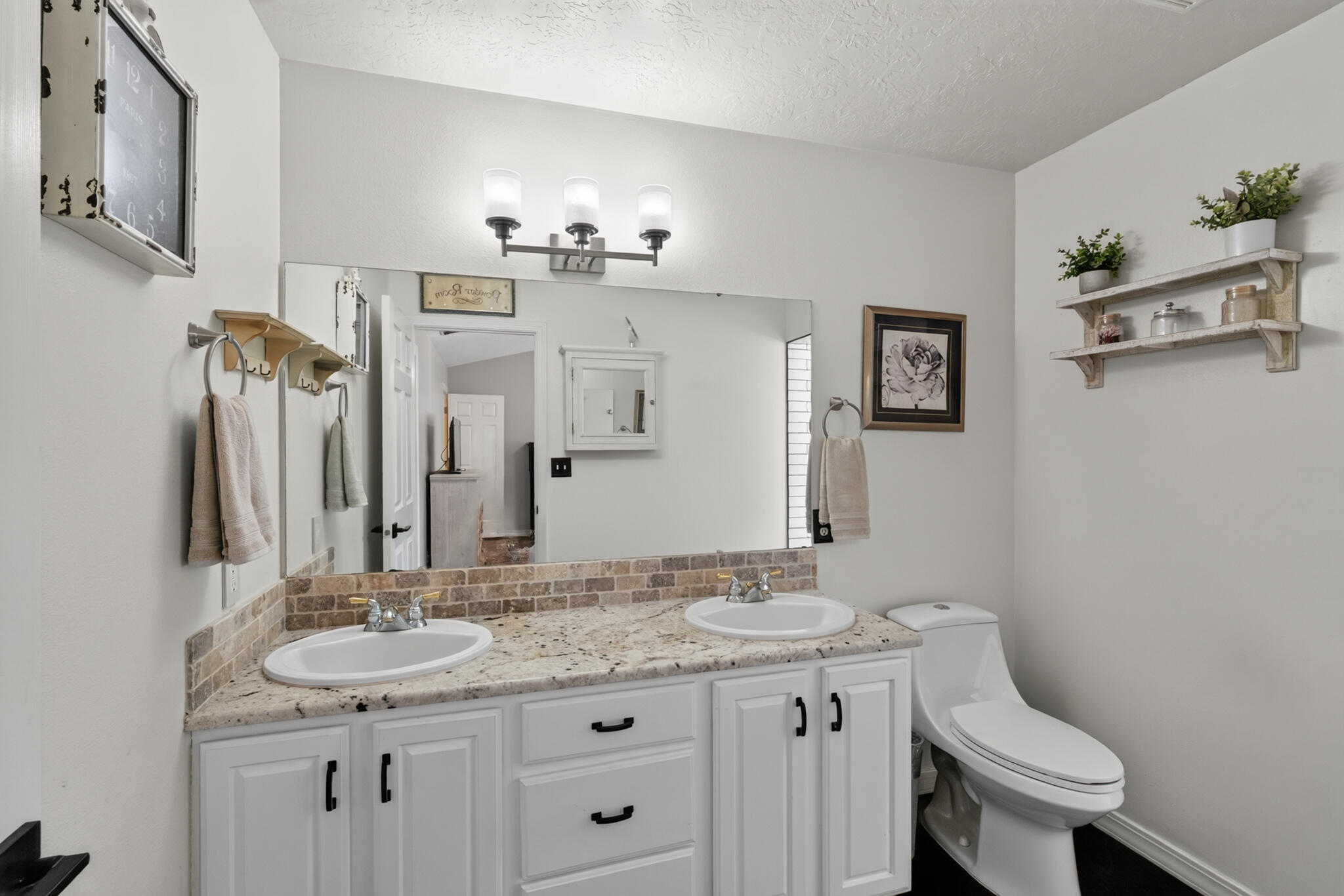 261 Melrose St Property Photo 12