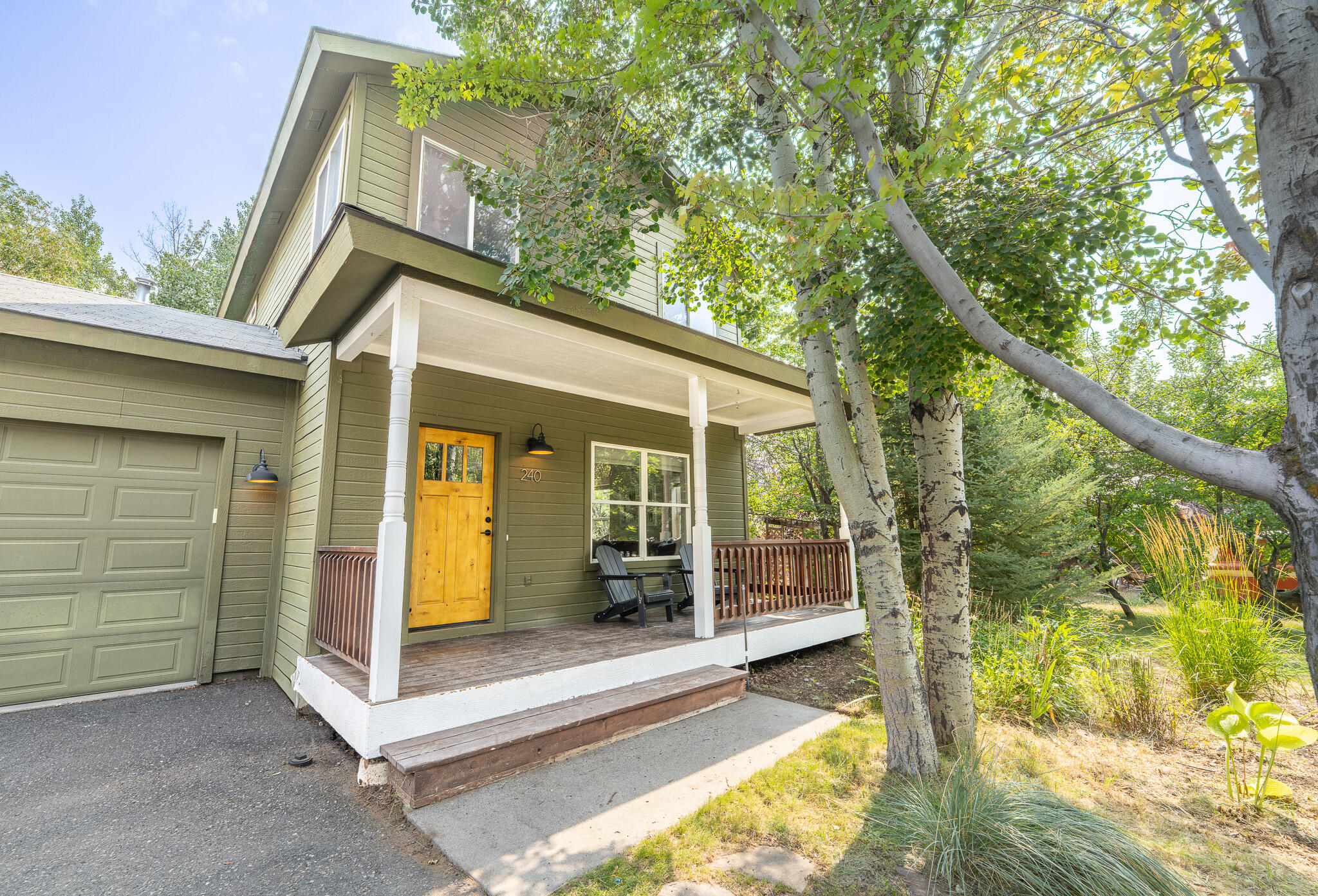 240 Eureka Dr Property Photo 1