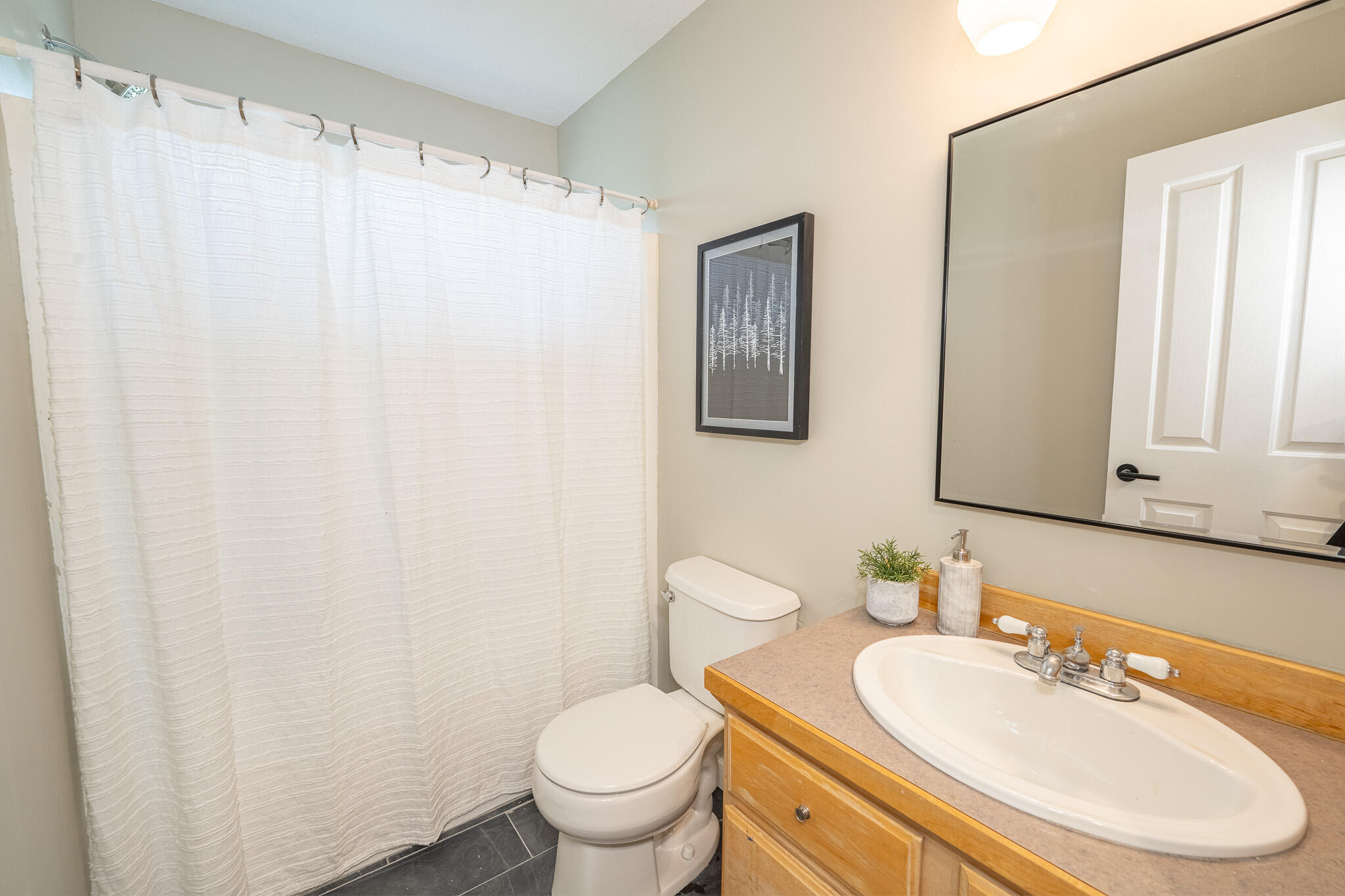 240 Eureka Dr Property Photo 8