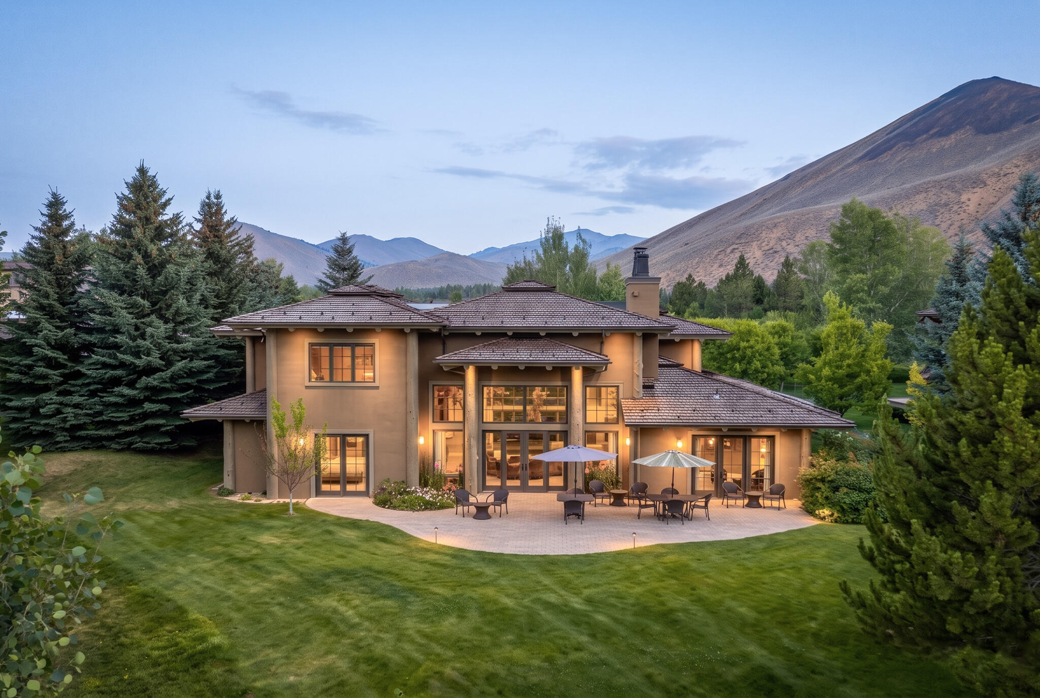 2 Streamside Dr