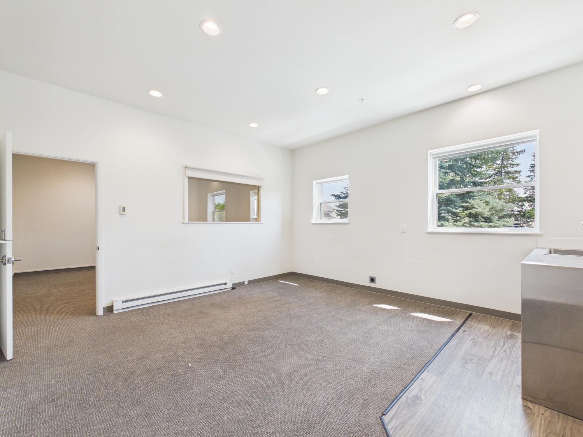 121 Honeysuckle St Property Photo 5