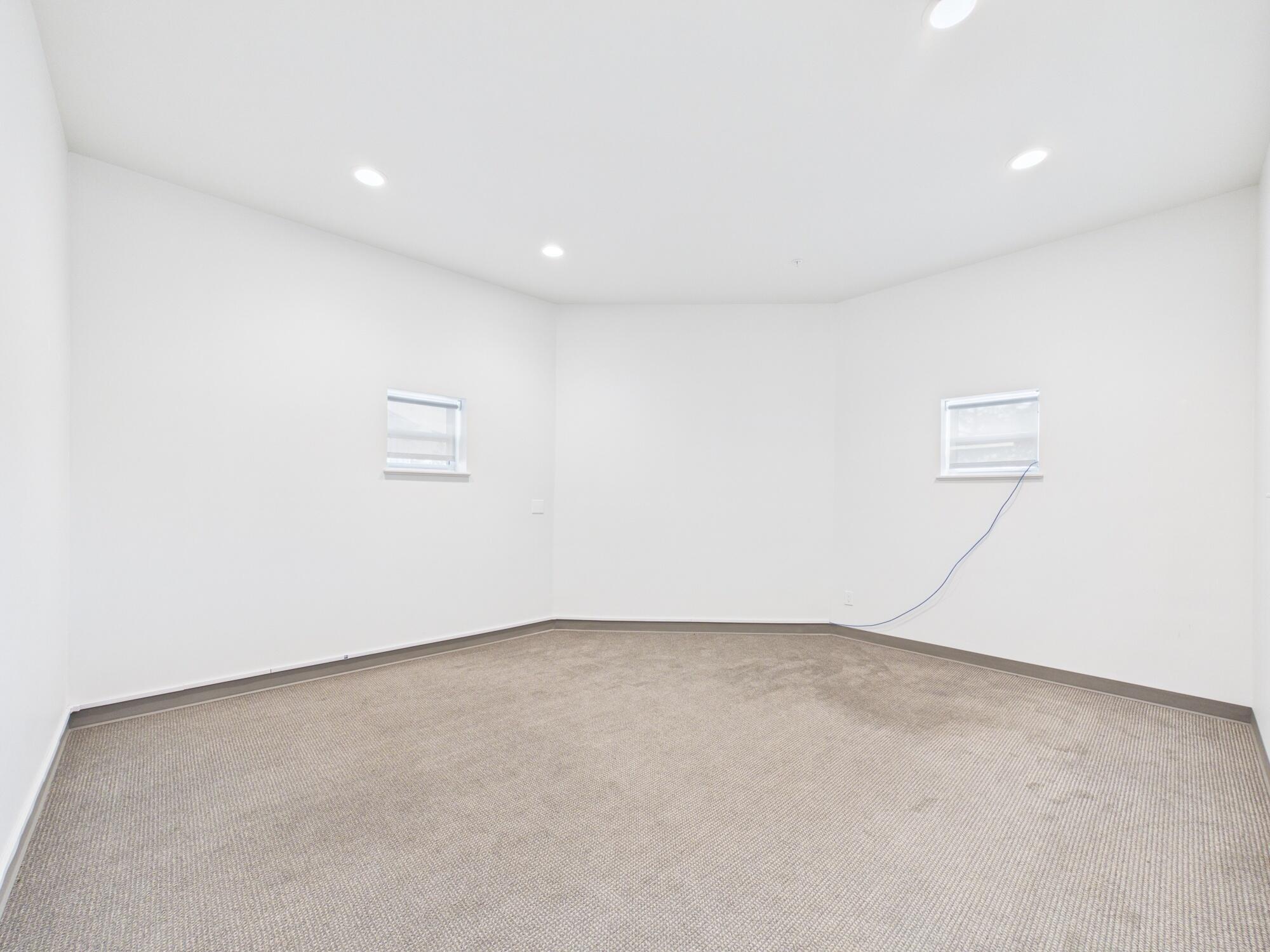 121 Honeysuckle St Property Photo 10