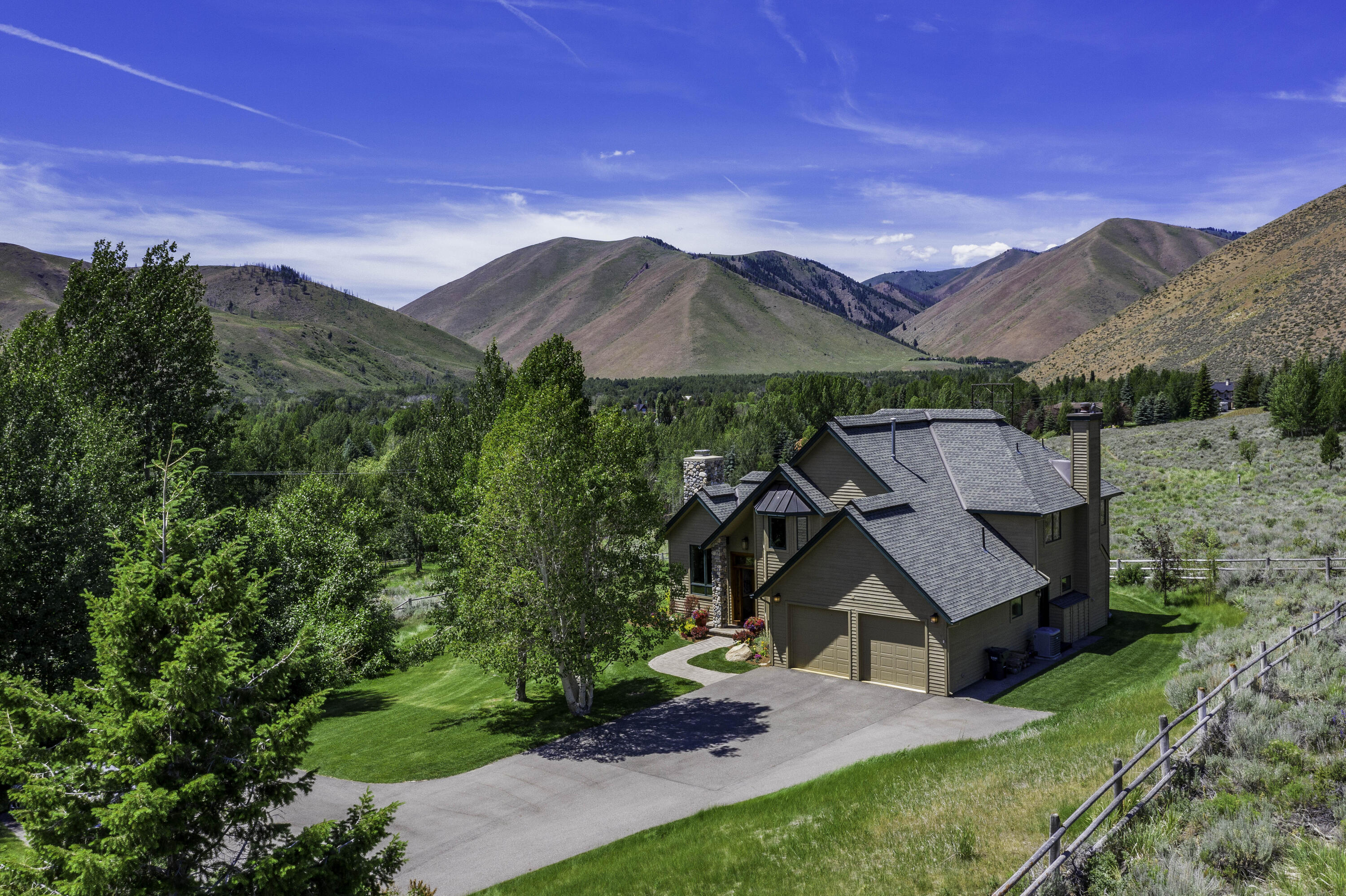 105 Columbine Cir Property Photo 1