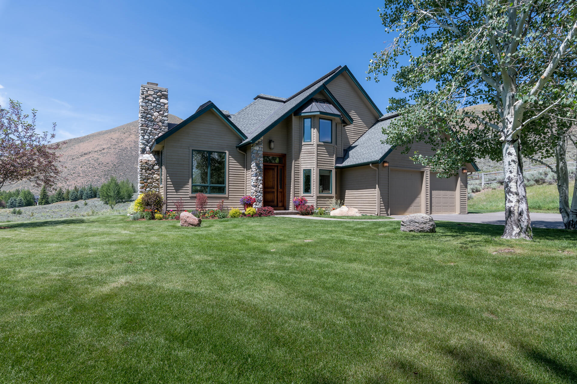 105 Columbine Cir Property Photo 2