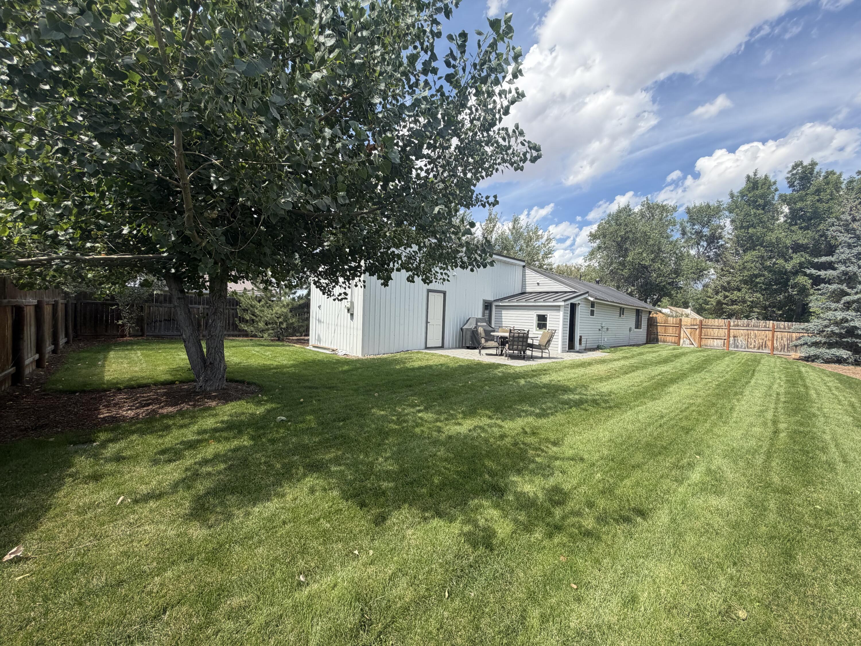 314 Willow Ave W Property Photo 13