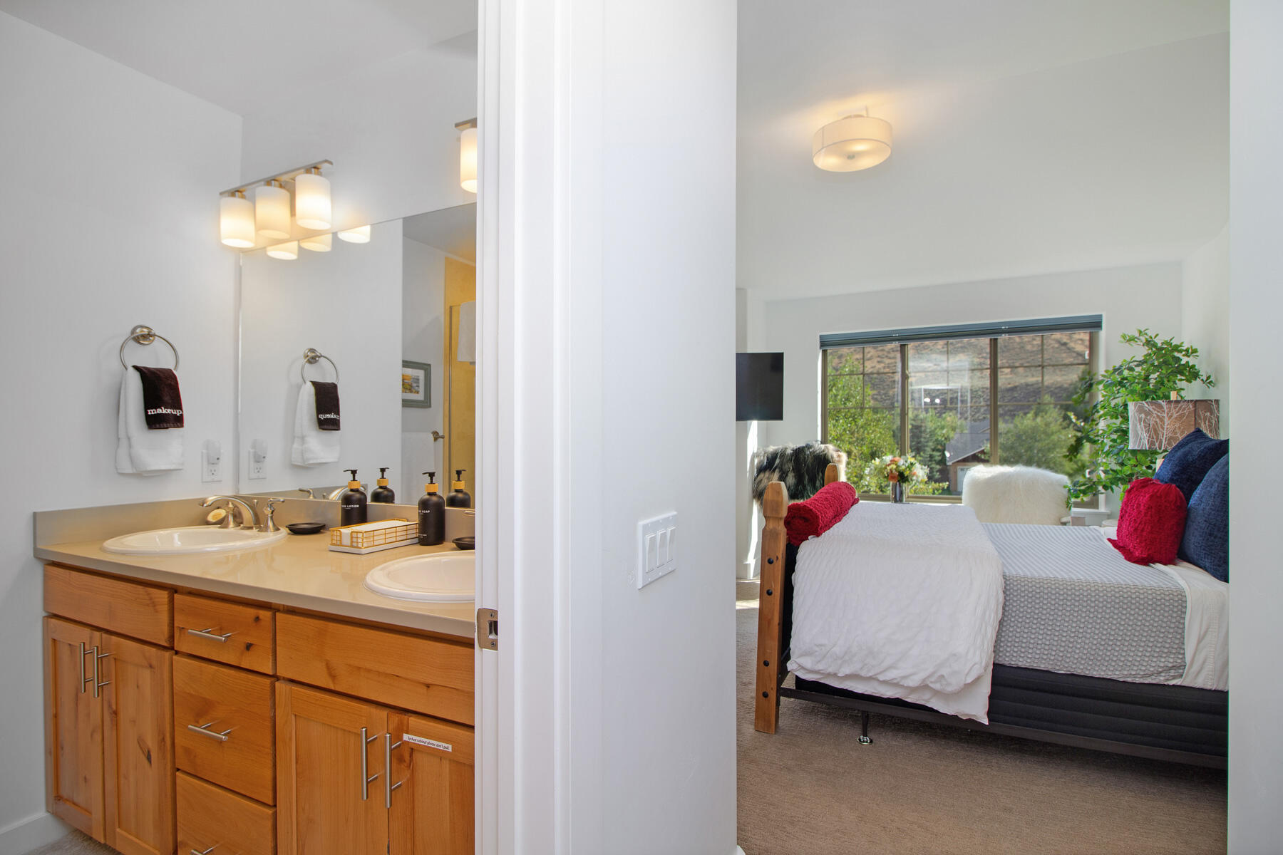 2455 Woodside Blvd Property Photo 14