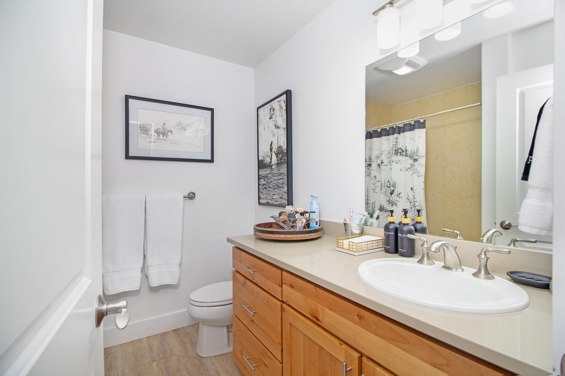 2455 Woodside Blvd Property Photo 17