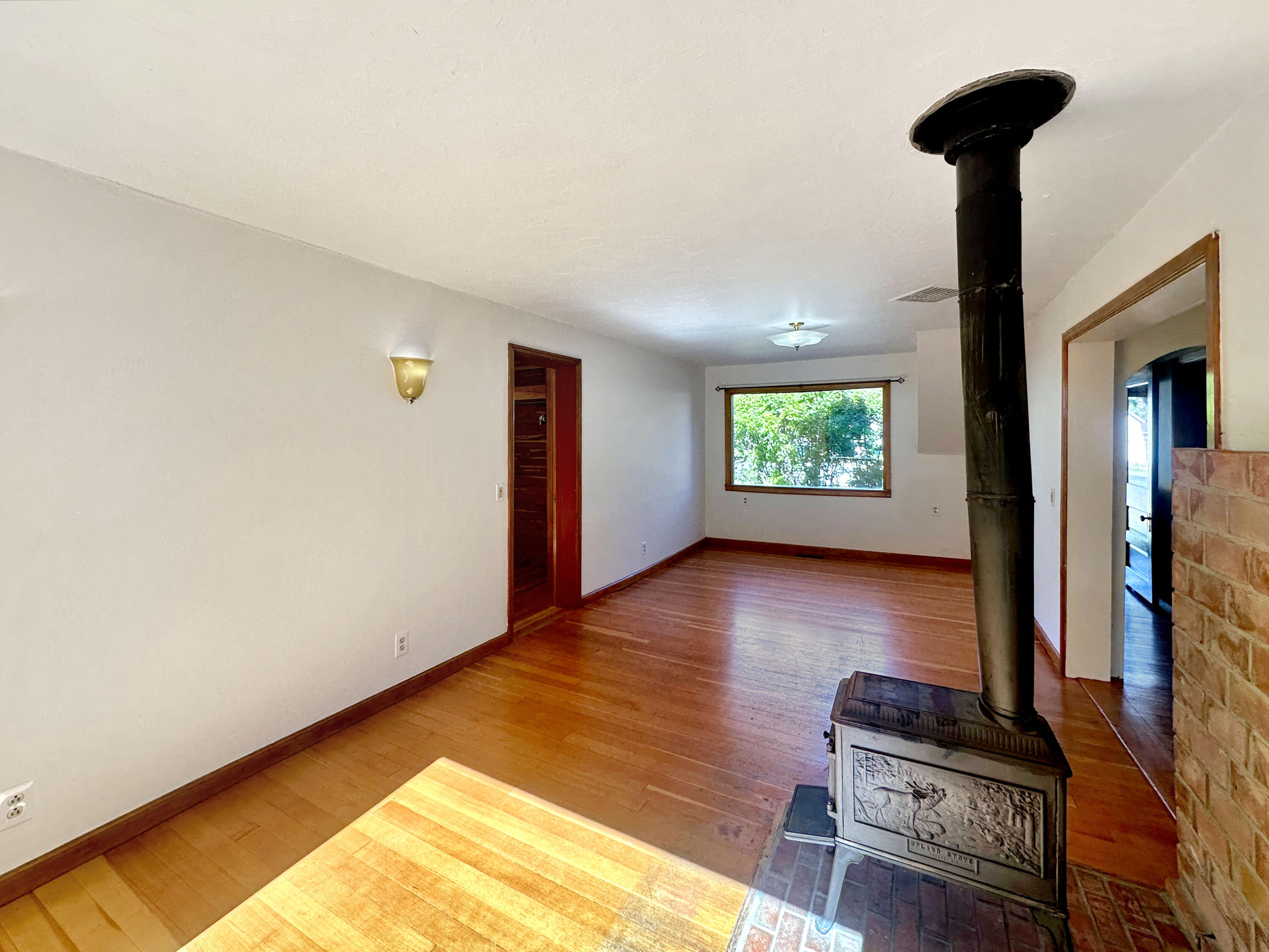 413 N 1st Ave Property Photo 9