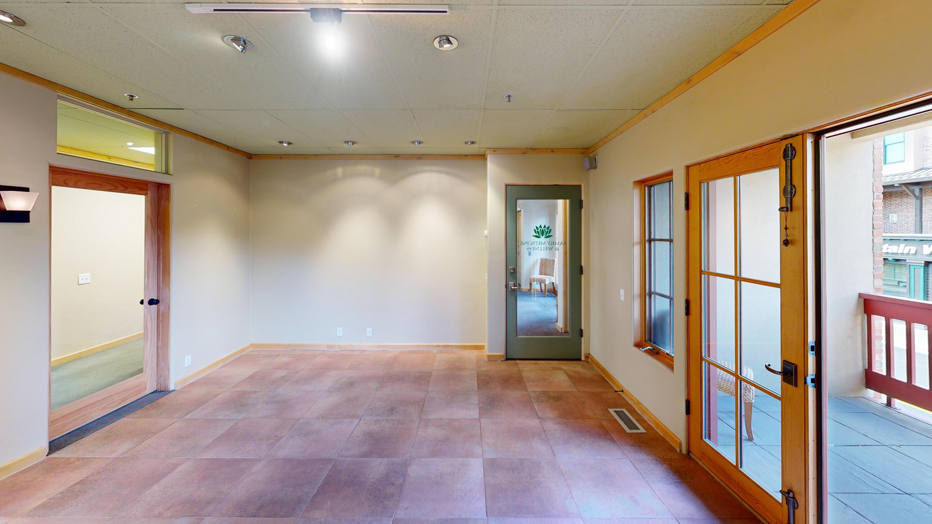 360 E Sun Valley Rd Property Photo 3