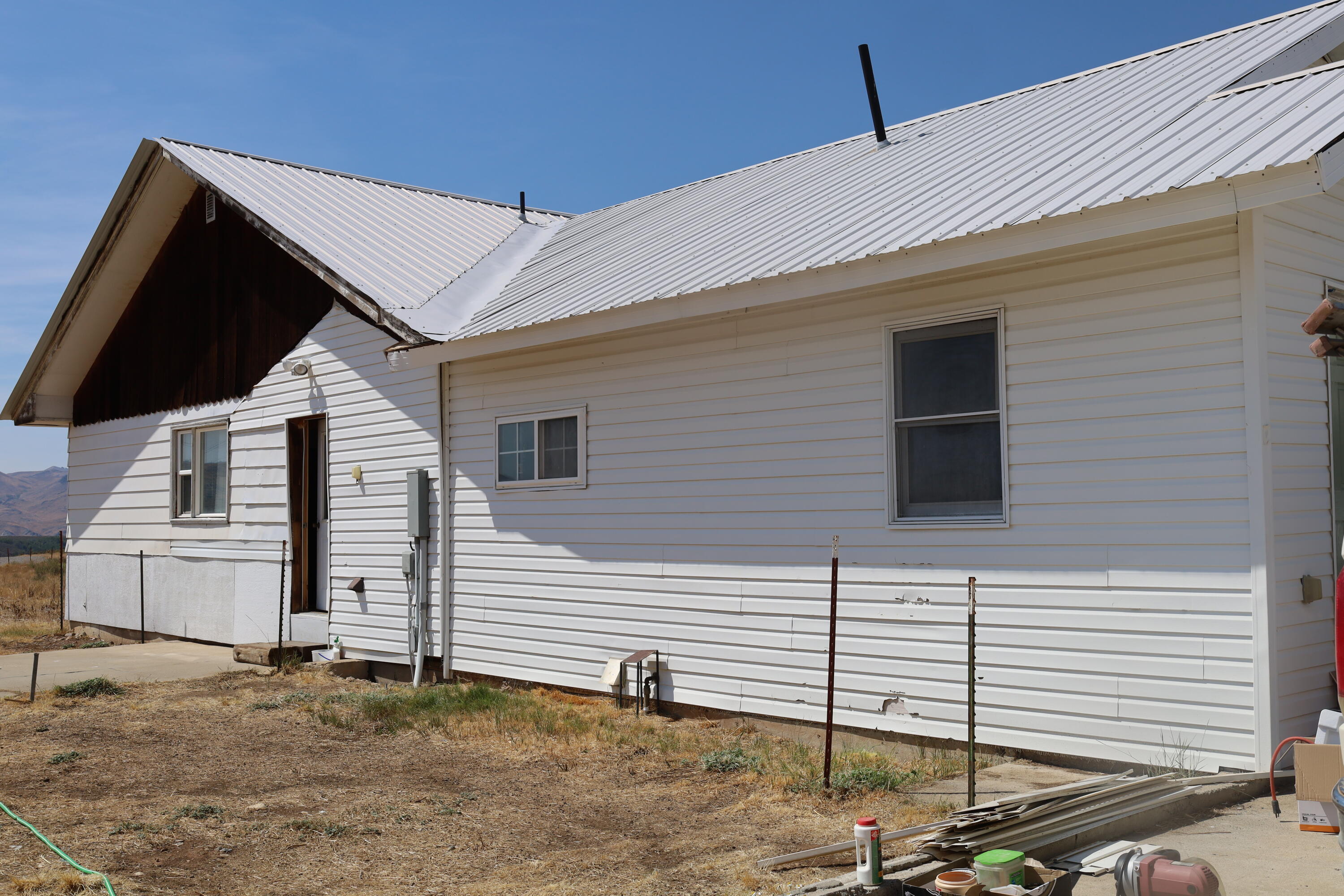 1674 Little Wood Reservoir Rd Property Photo 3